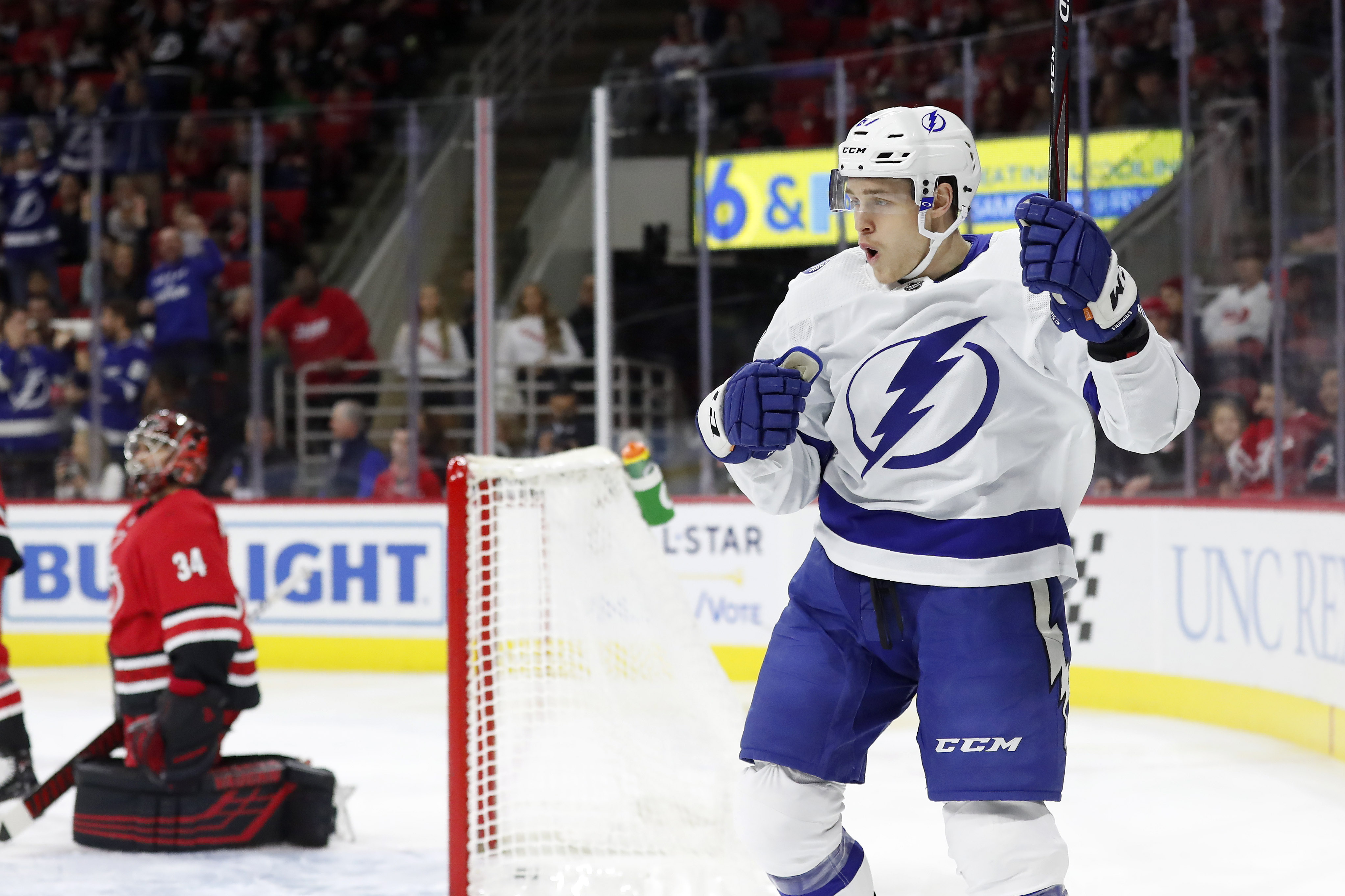 Lightning beat Hurricanes 3-1 for seventh straight win