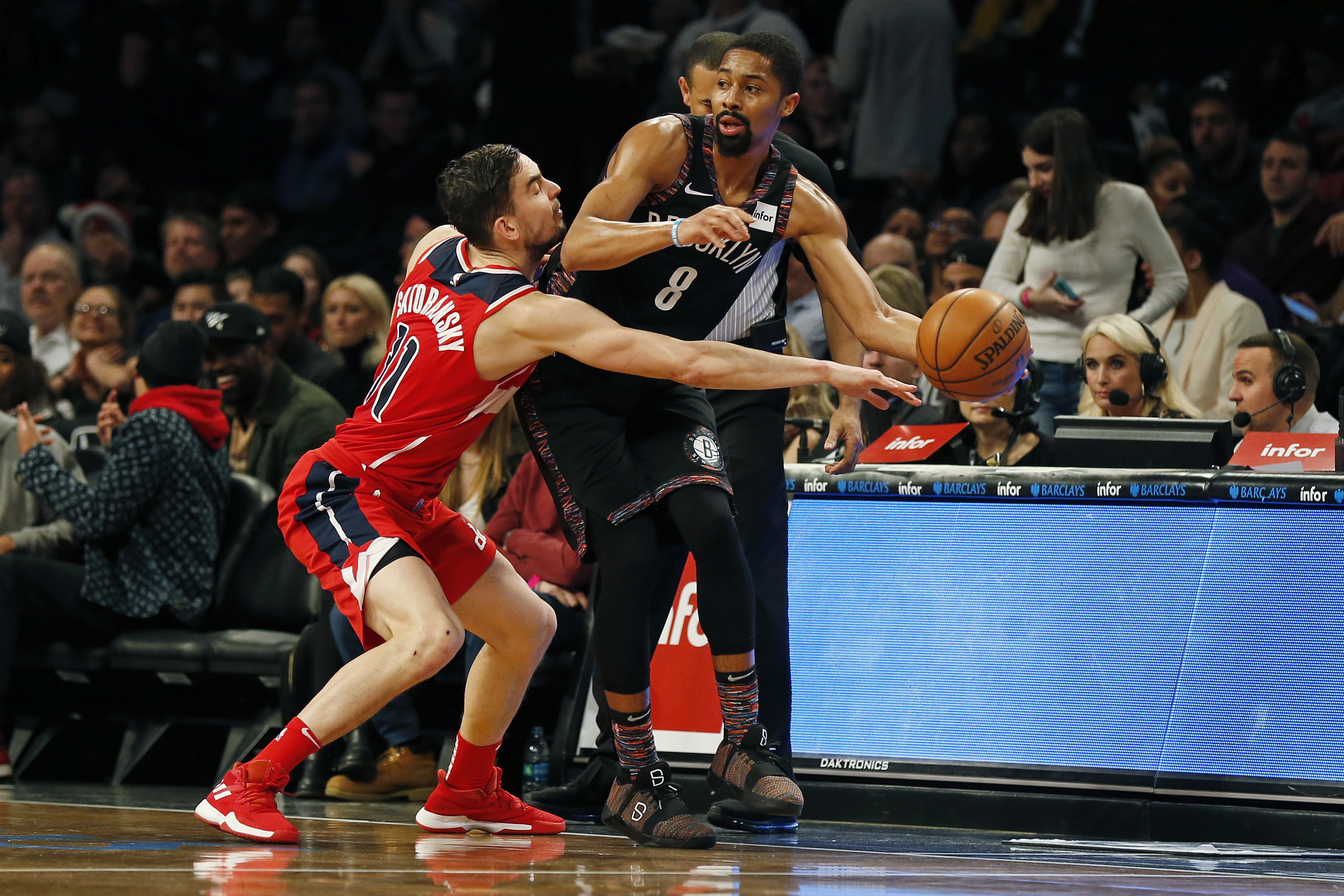 Dinwiddie adds to big week with 27, Nets’ win streak at 4