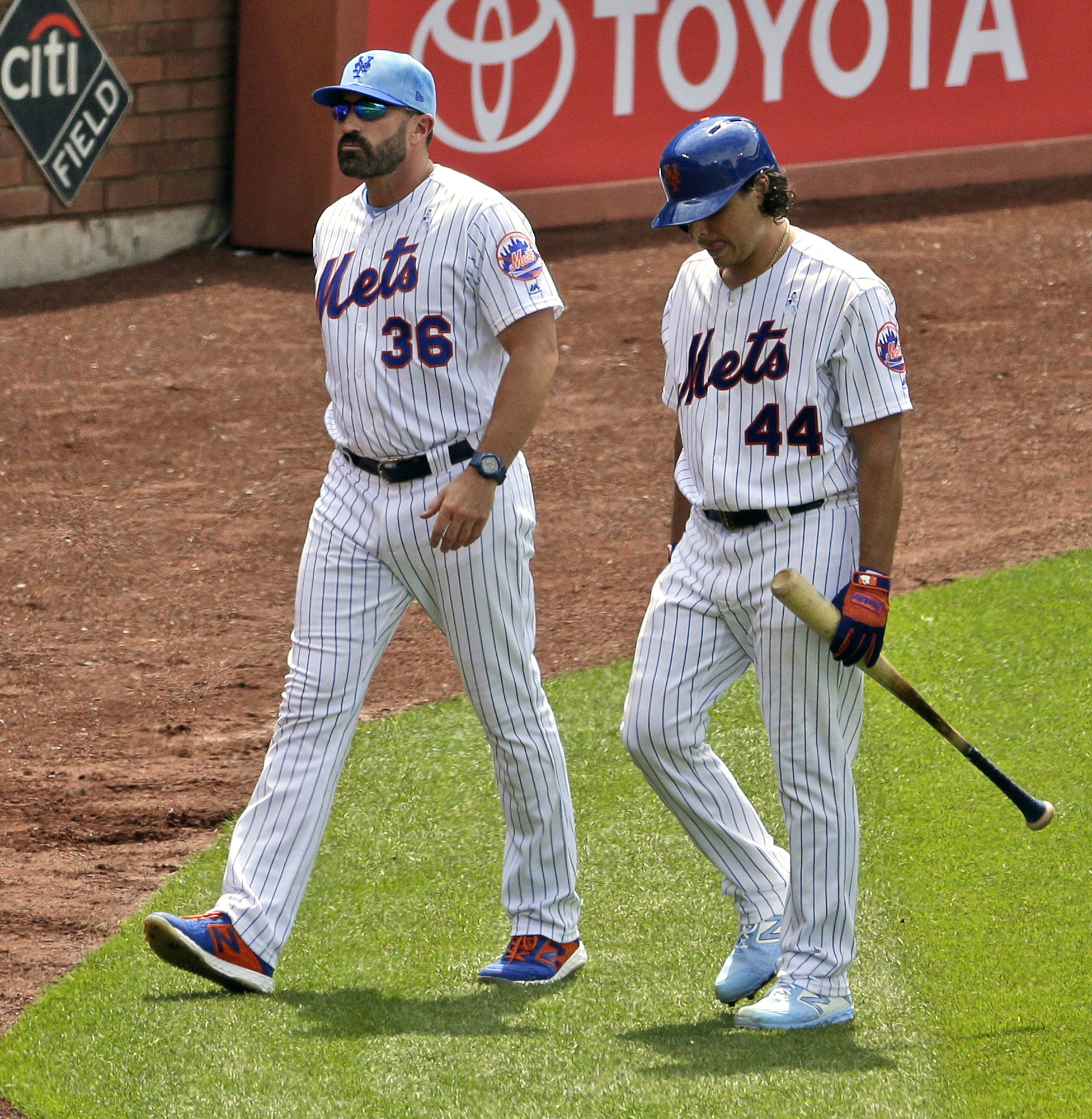 LEADING OFF: Mets deal with reporter dust-up, LA rooks rock