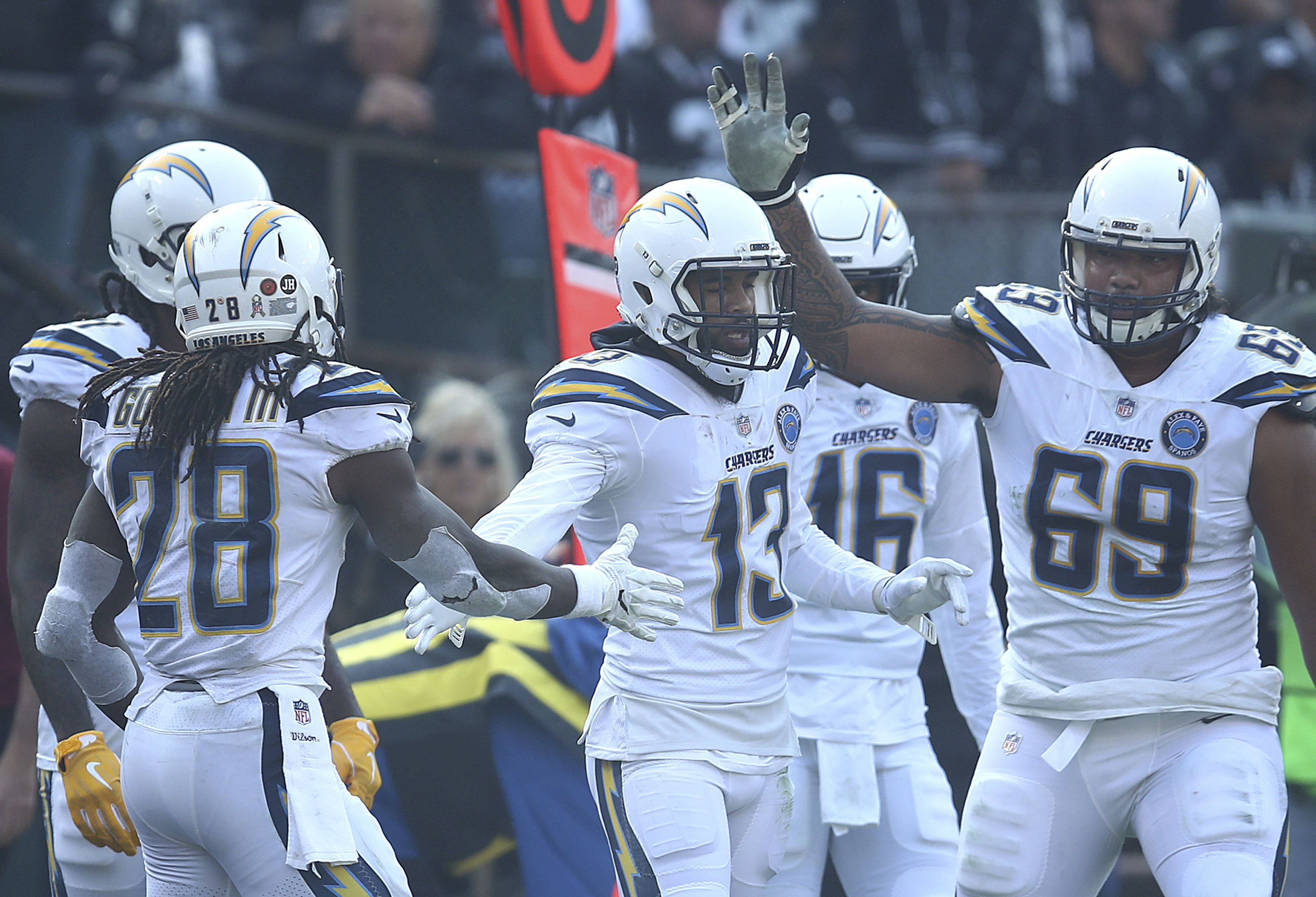 Rivers leads Chargers to 6th straight win, 20-6 over Raiders