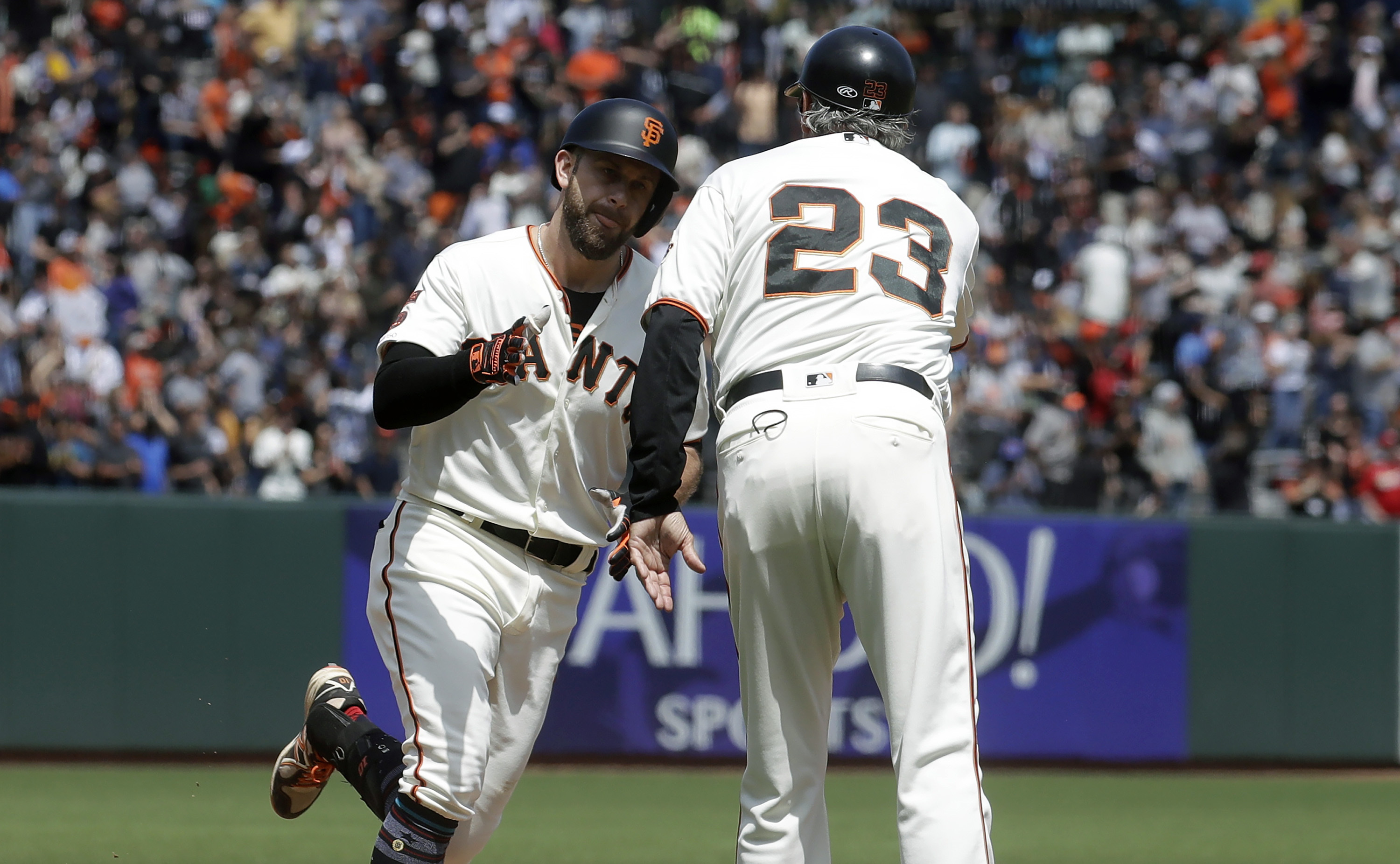 Longoria's late home run lifts Giants past Cardinals