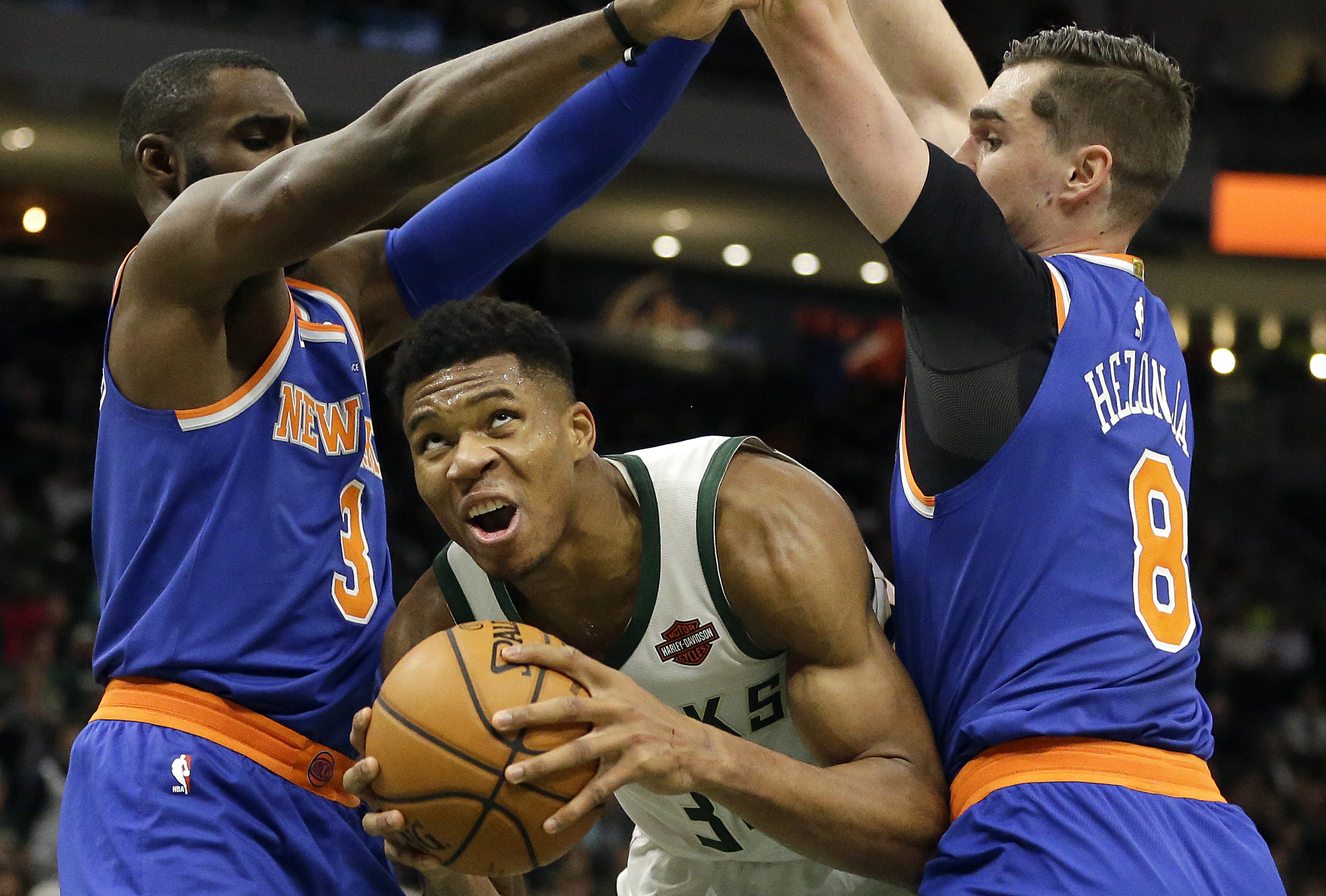 Giannis, Middleton hit late 3s, Bucks hold off Knicks