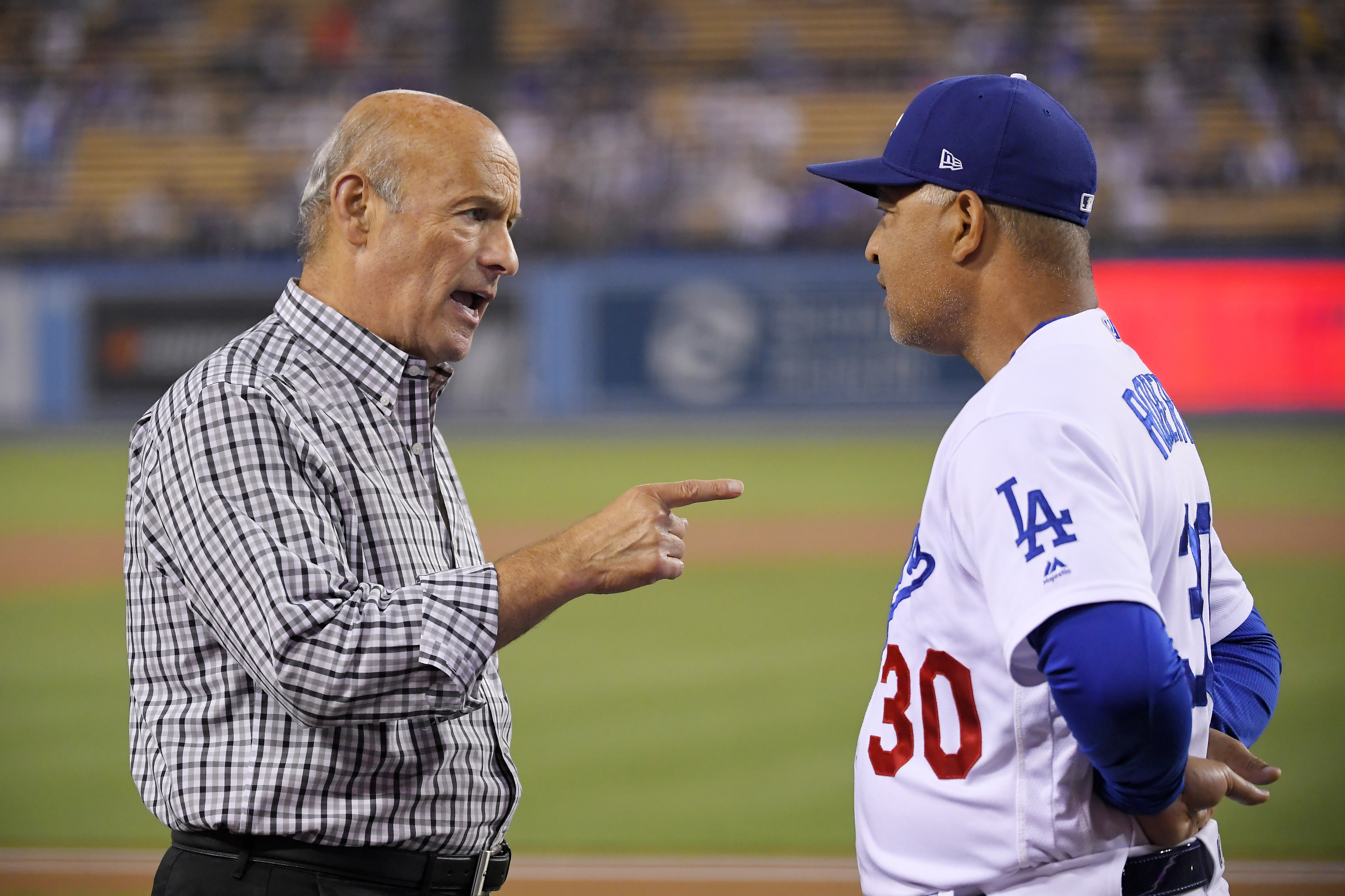 Dodgers manager Dave Roberts ejected vs Rockies