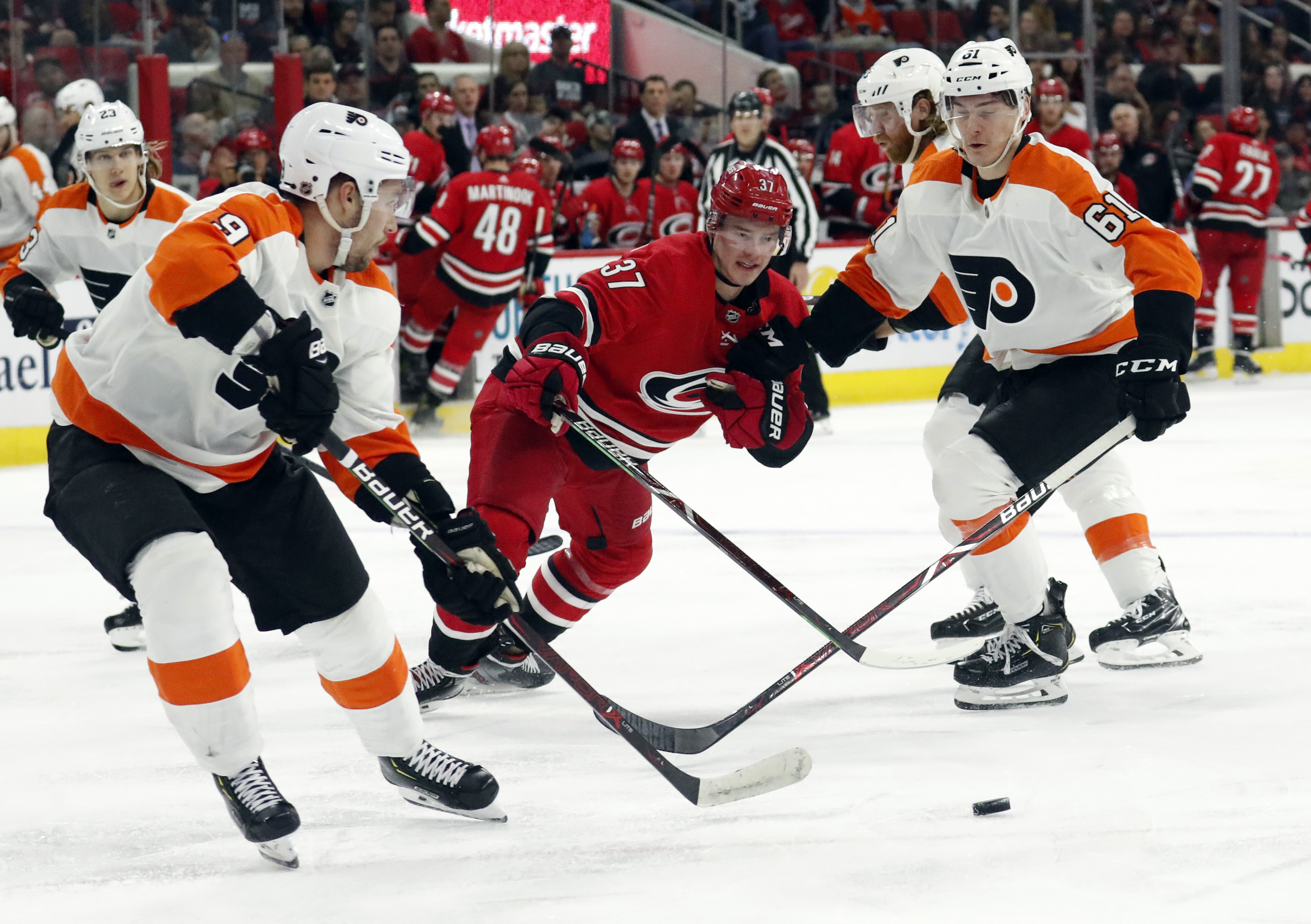 Hurricanes edge Flyers 3-2 to improve playoff hopes