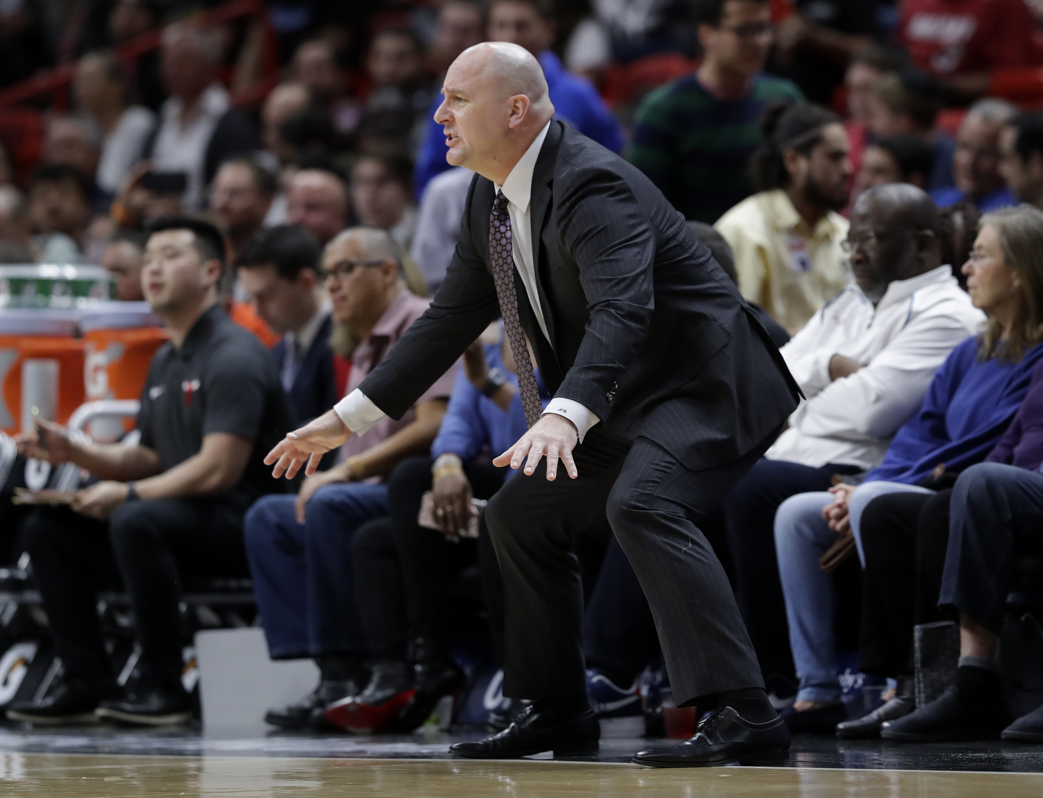 Bulls add to Heat woes at home, win 105-89