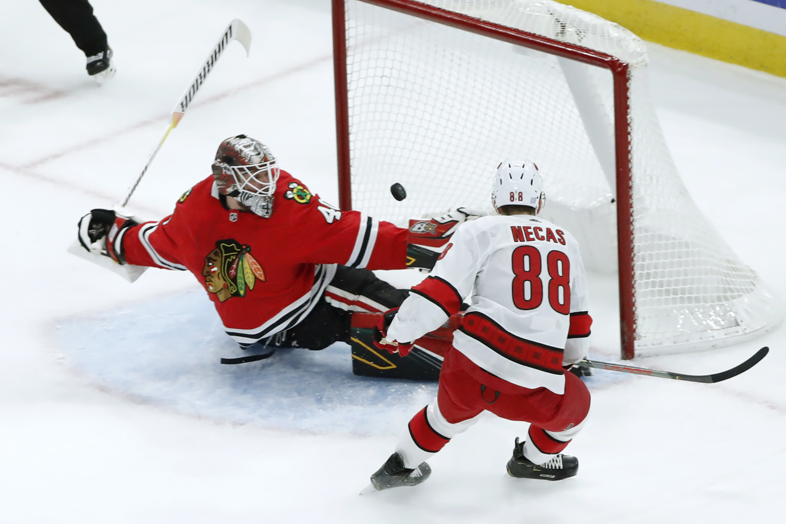 Hurricanes top Blackhawks 4-2 for 4th straight win