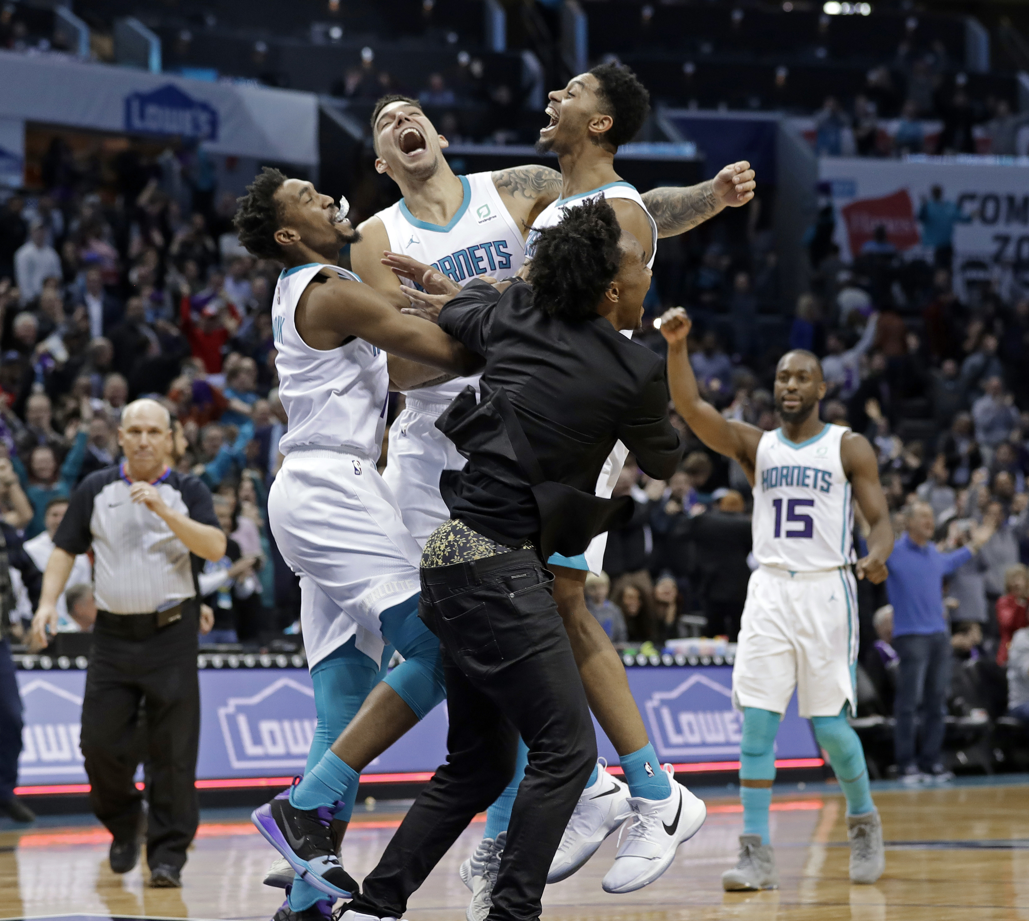 Lamb’s jumper helps Hornets beat Pistons 108-107 in wild win