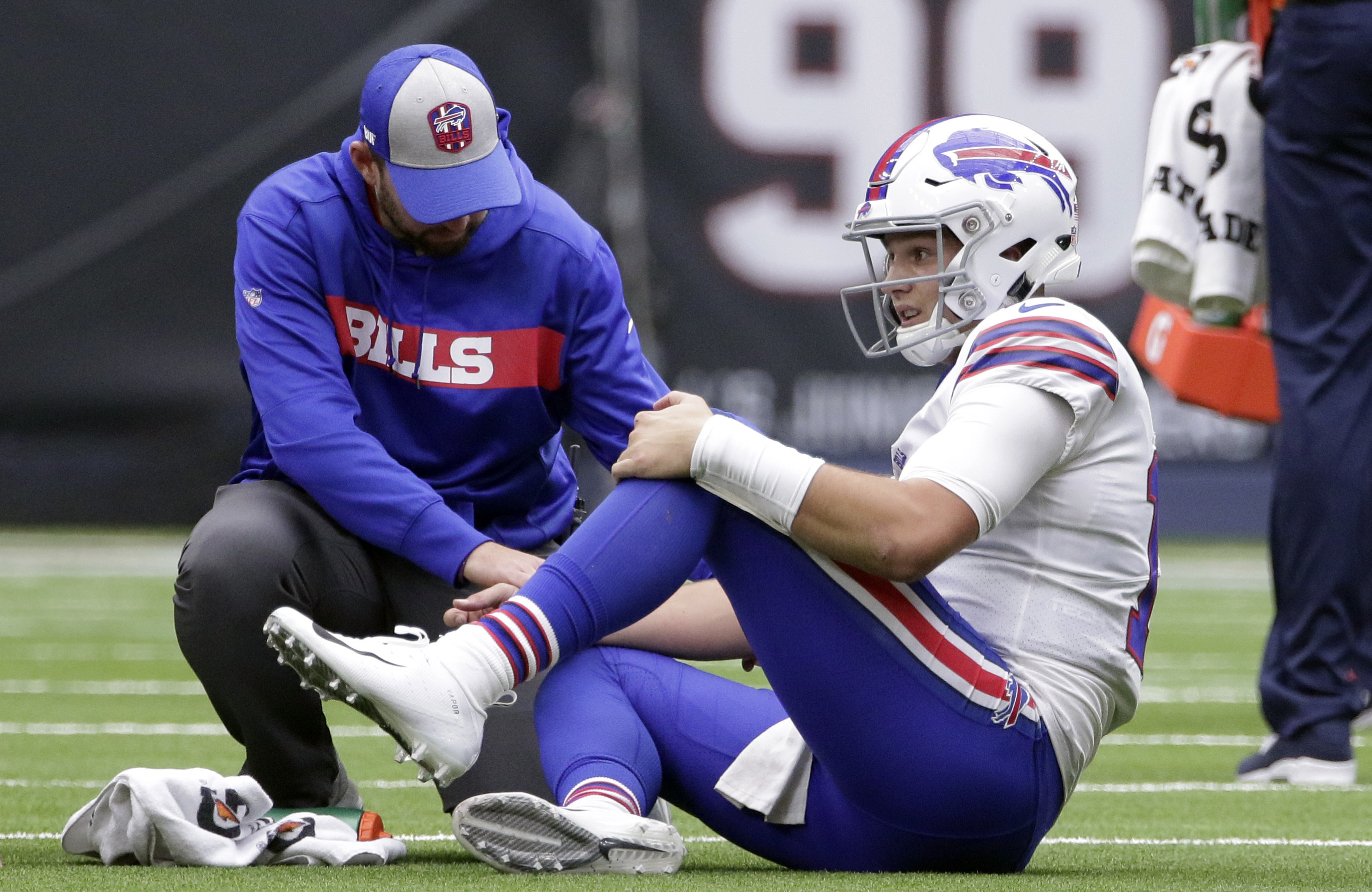 Bills, Raiders lose their QBs, and eventually their games