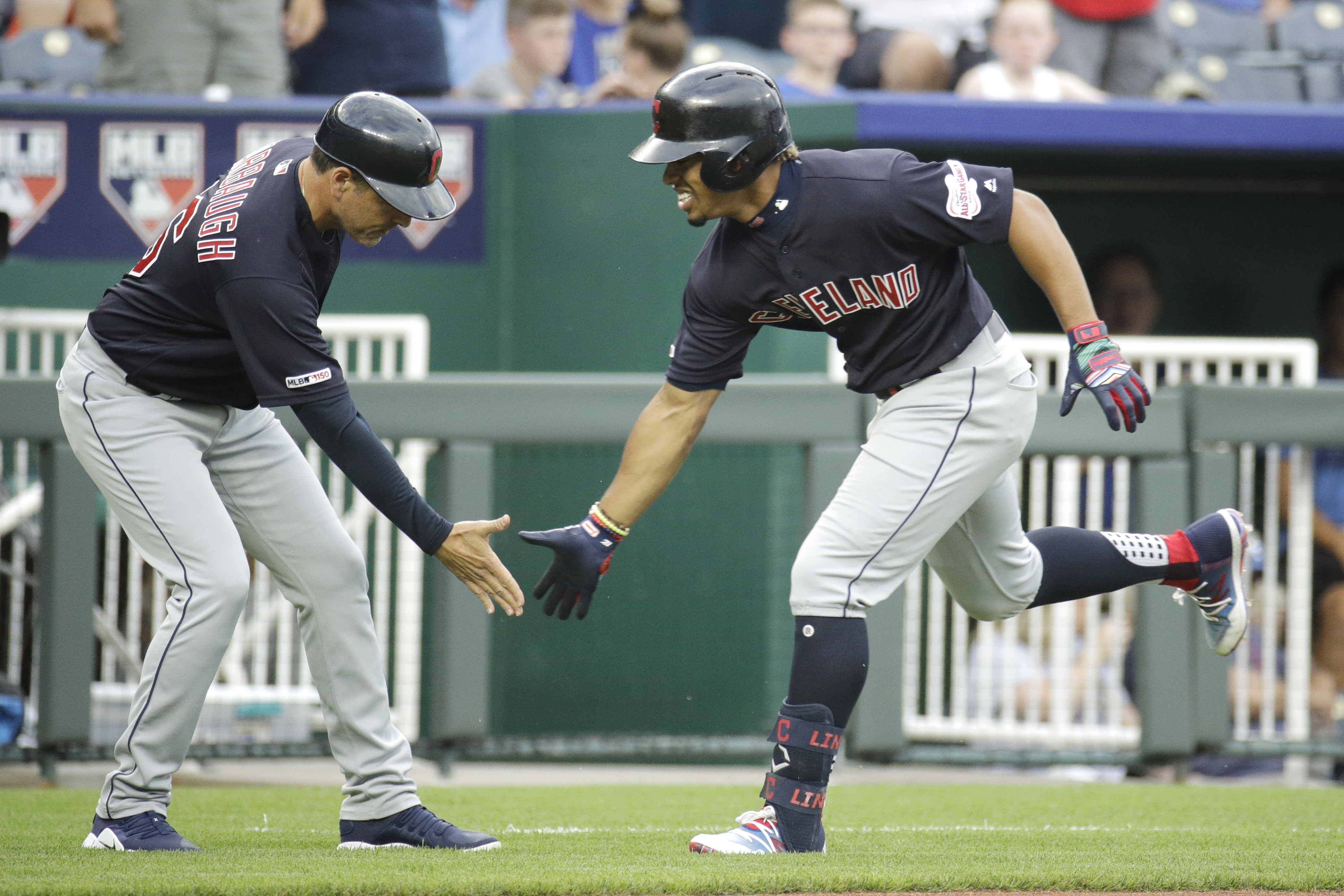 Ramirez homers in 14th, Indians outlast Royals 5-4