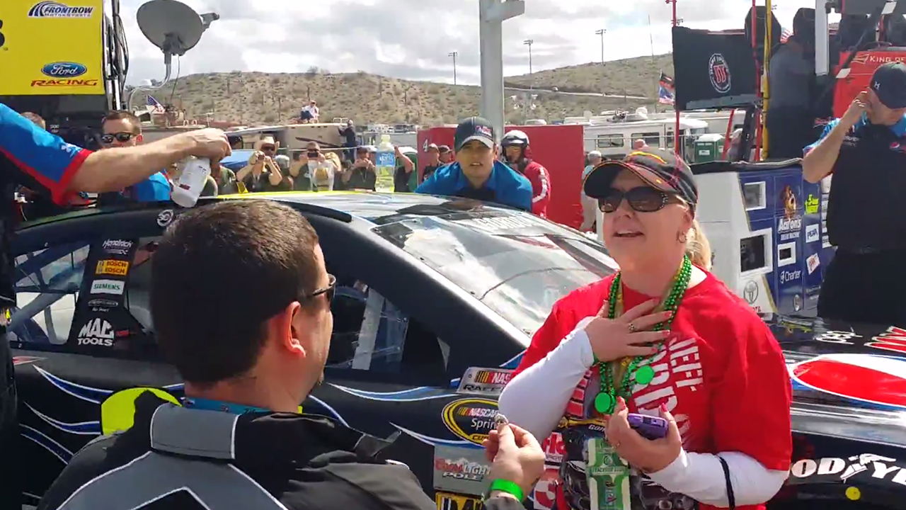 Happily ever faster: Jeff Gordon fans get engaged at Phoenix International Raceway