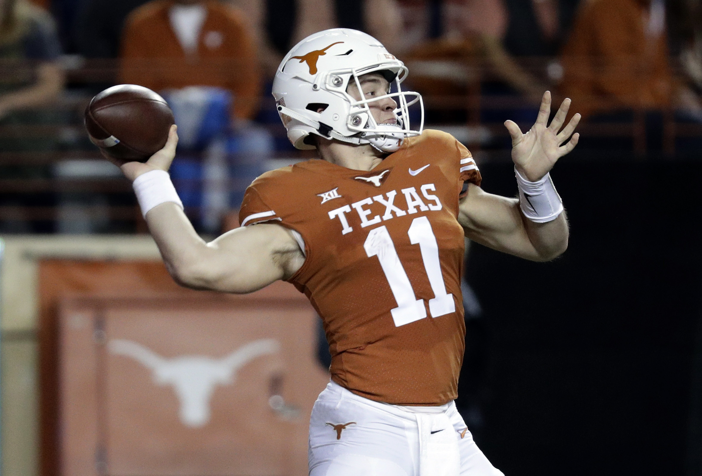 QB Ehlginer questionable to return for Texas