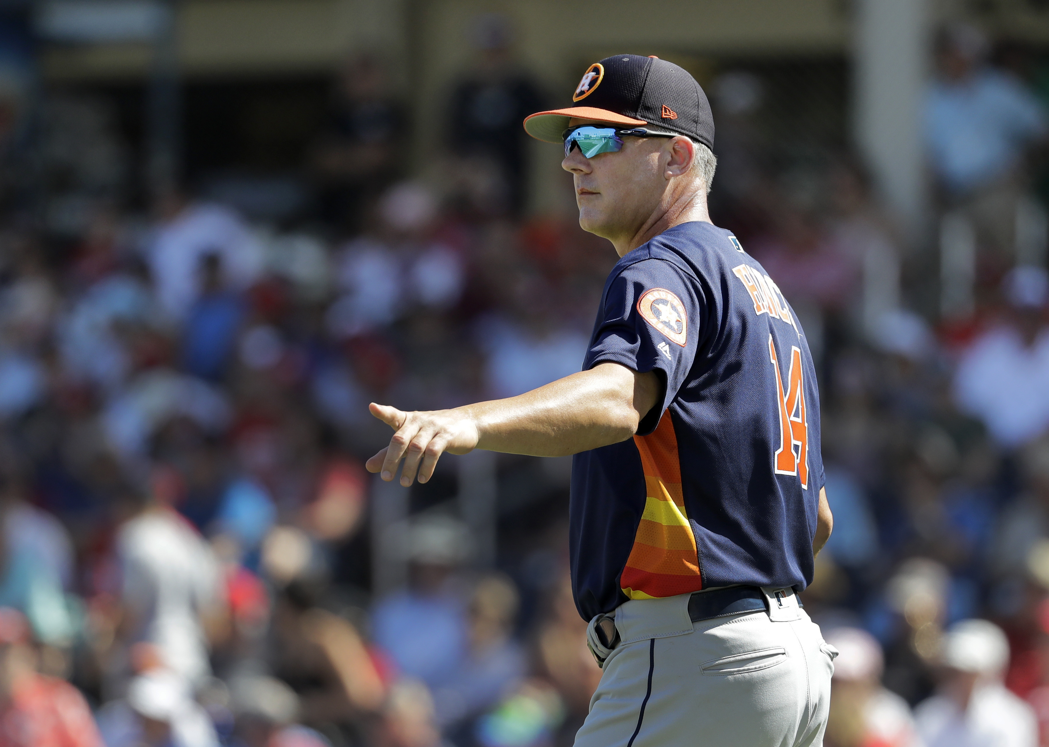 Astros manager Hinch ejected by Hernandez in 1st inning