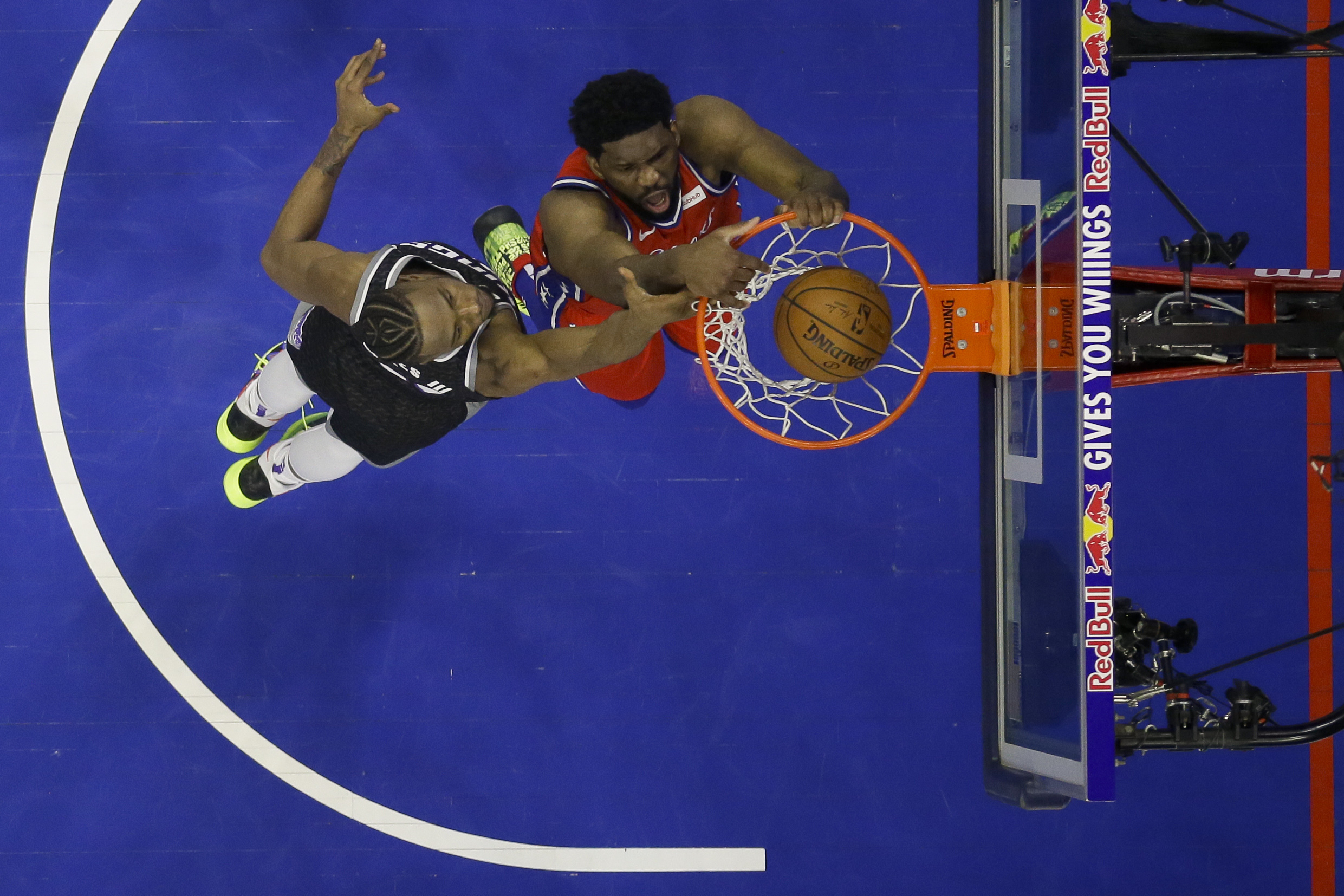 Embiid has 21 points, 17 rebounds, leads 76ers past Kings