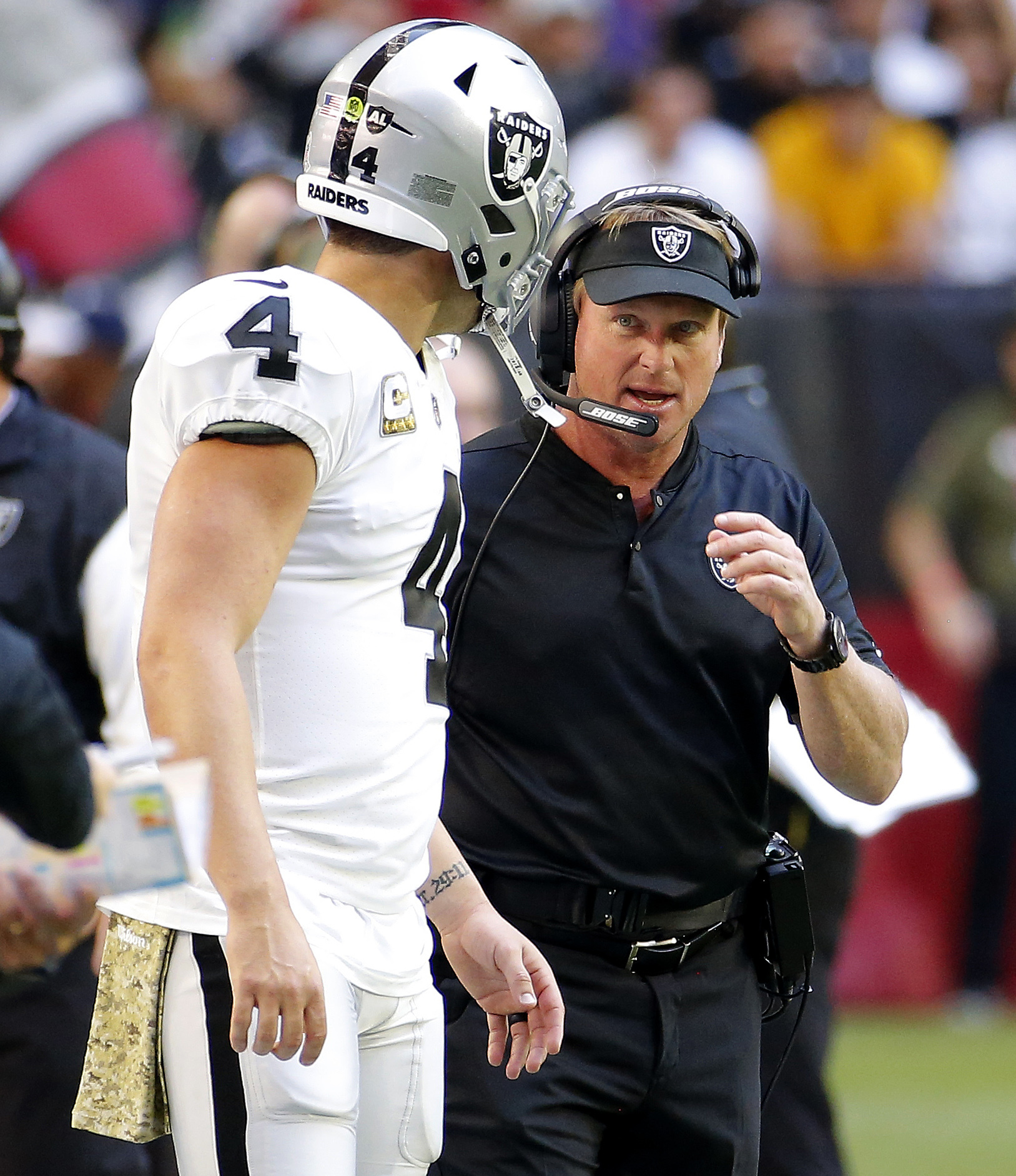 Raiders coach Gruden downplays sideline argument with Carr
