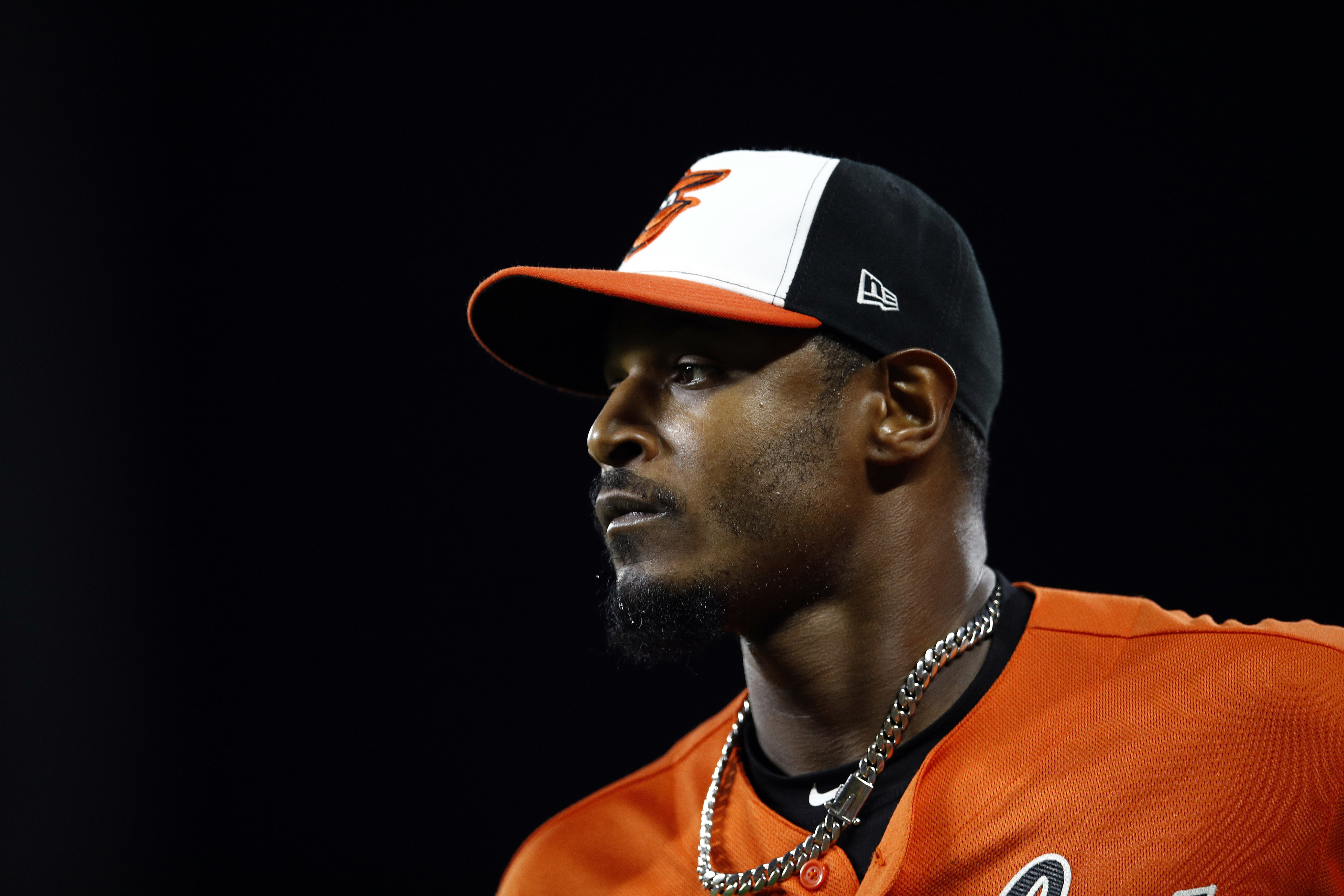 AP source: Adam Jones agrees to 1-year deal with D-Backs