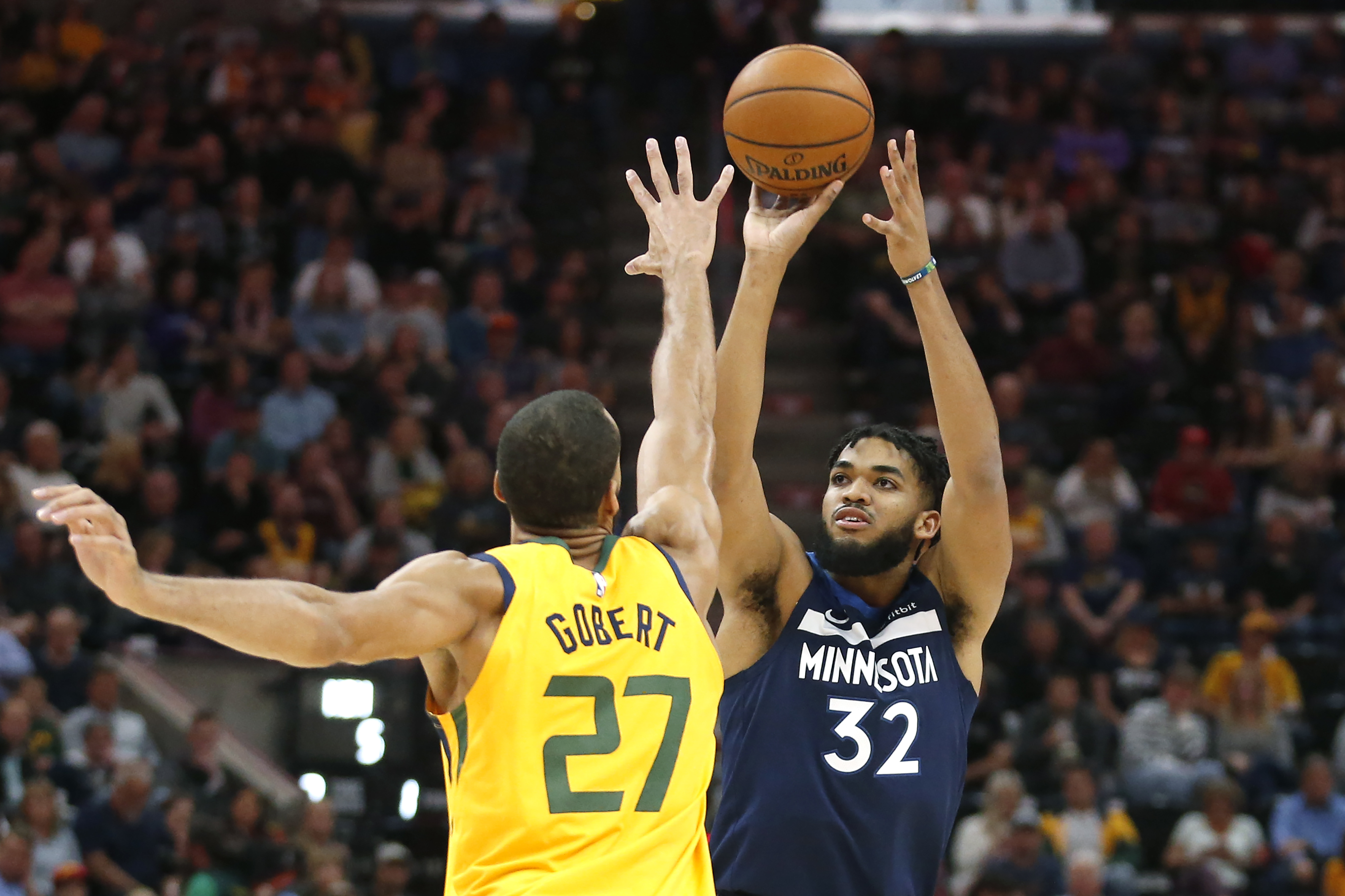 Towns hits 7 3-pointers, Wolves beat Jazz without Wiggins