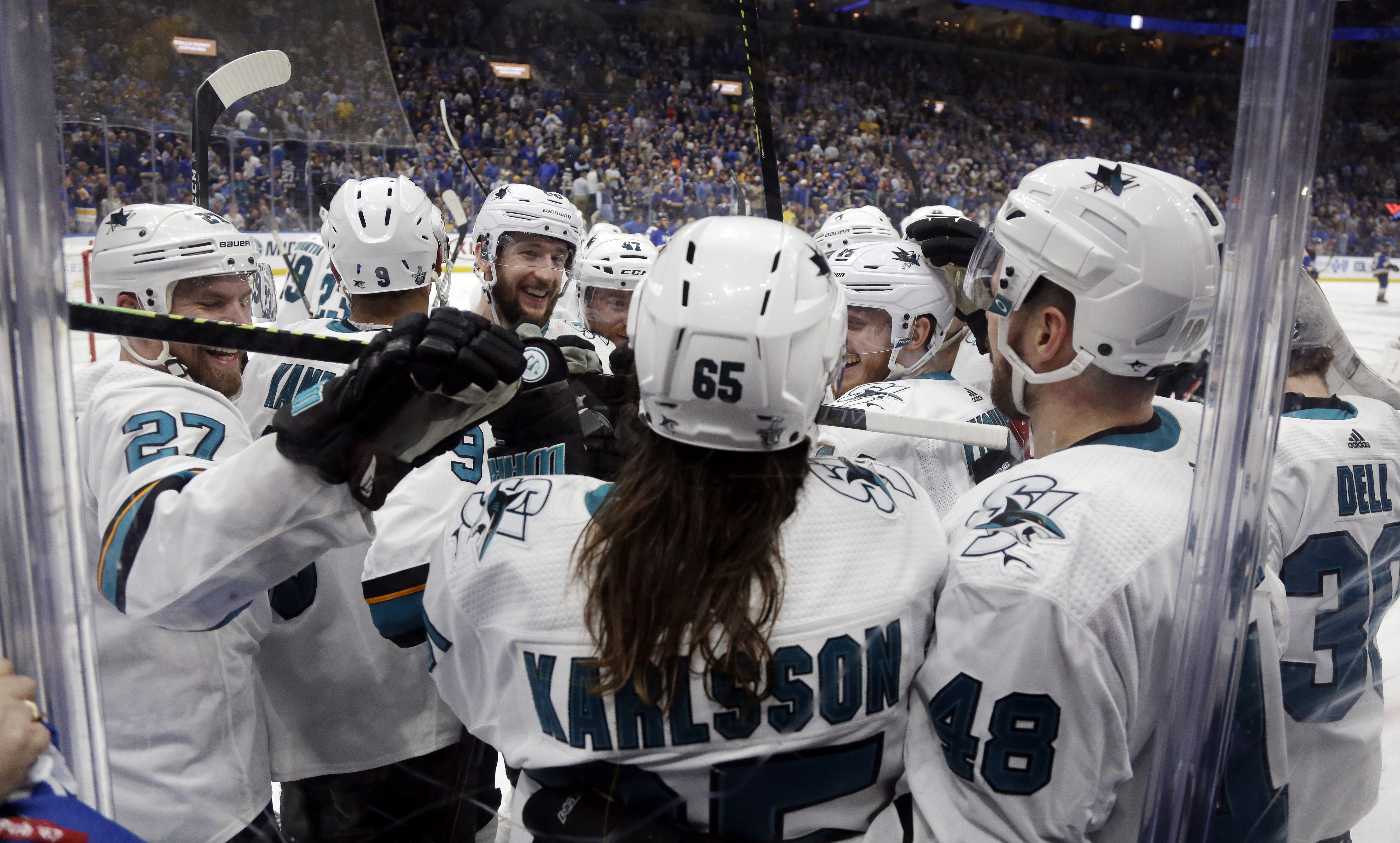 Karlsson, Sharks beat Blues 5-4 after controversial no-call