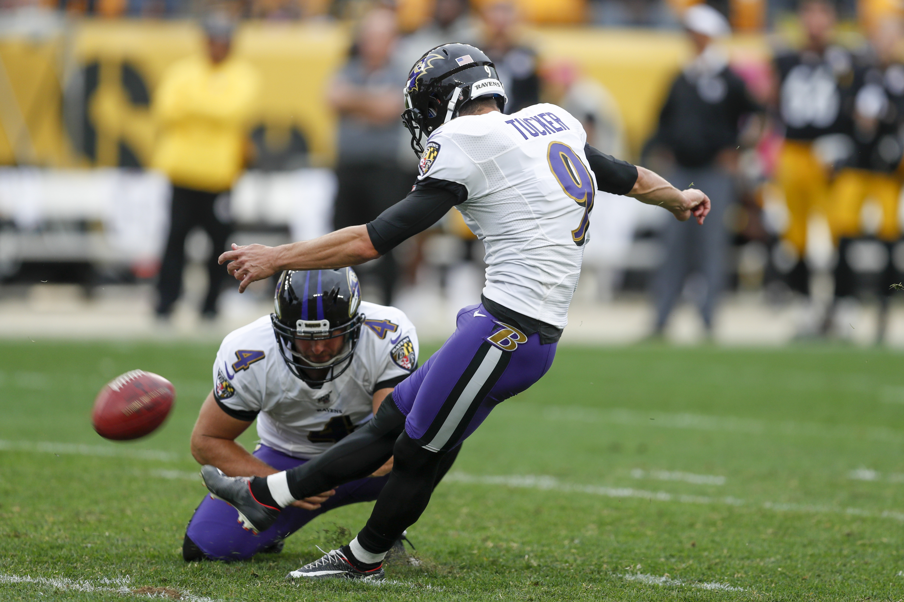 Tucker's OT field goal lifts Ravens over Steelers