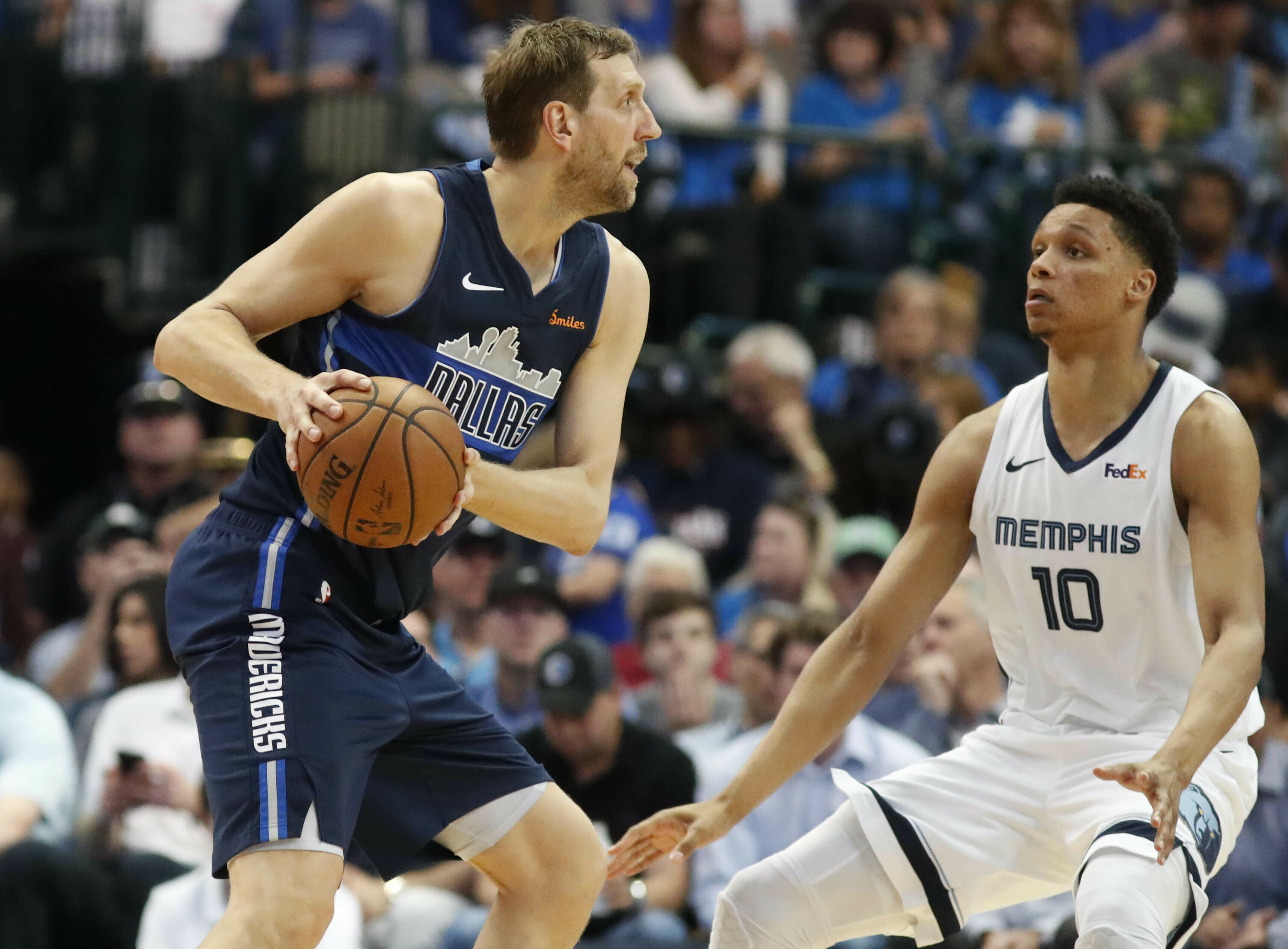 Wright trumps Dirk dunk to lift Grizzlies past Mavs 122-112