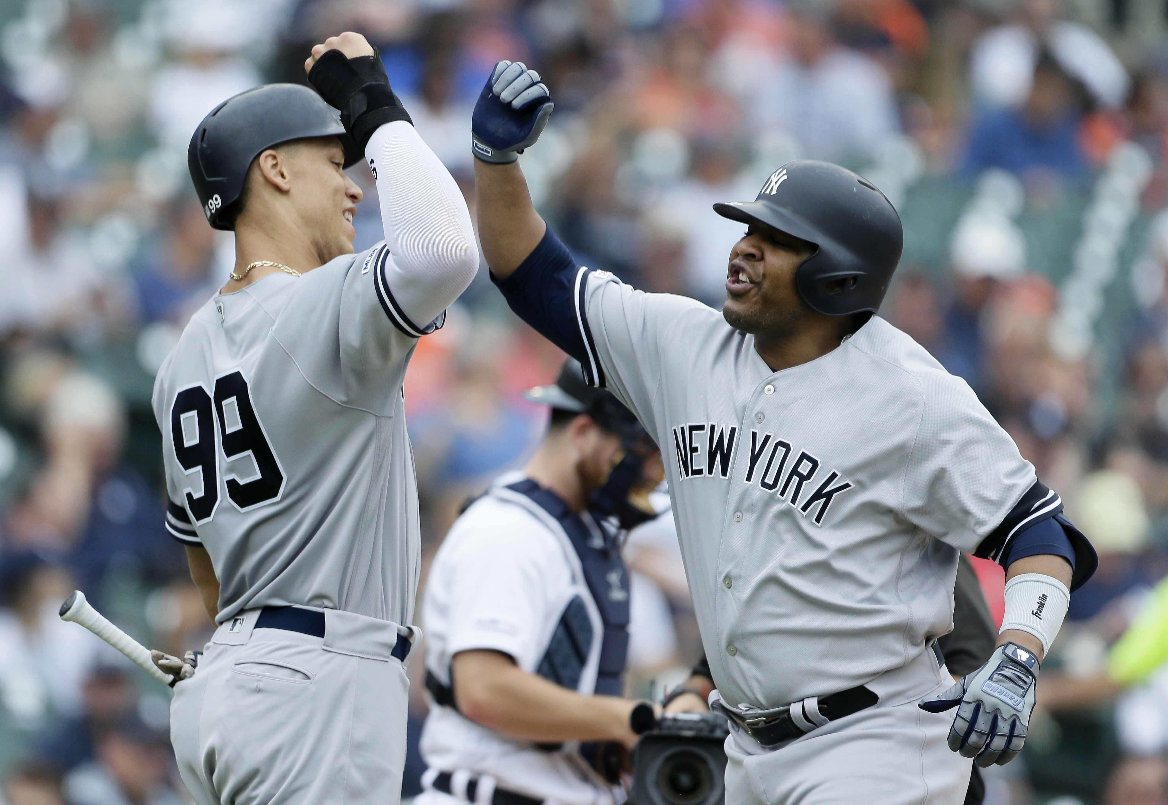 More injury woes for Yankees in doubleheader sweep of Tigers