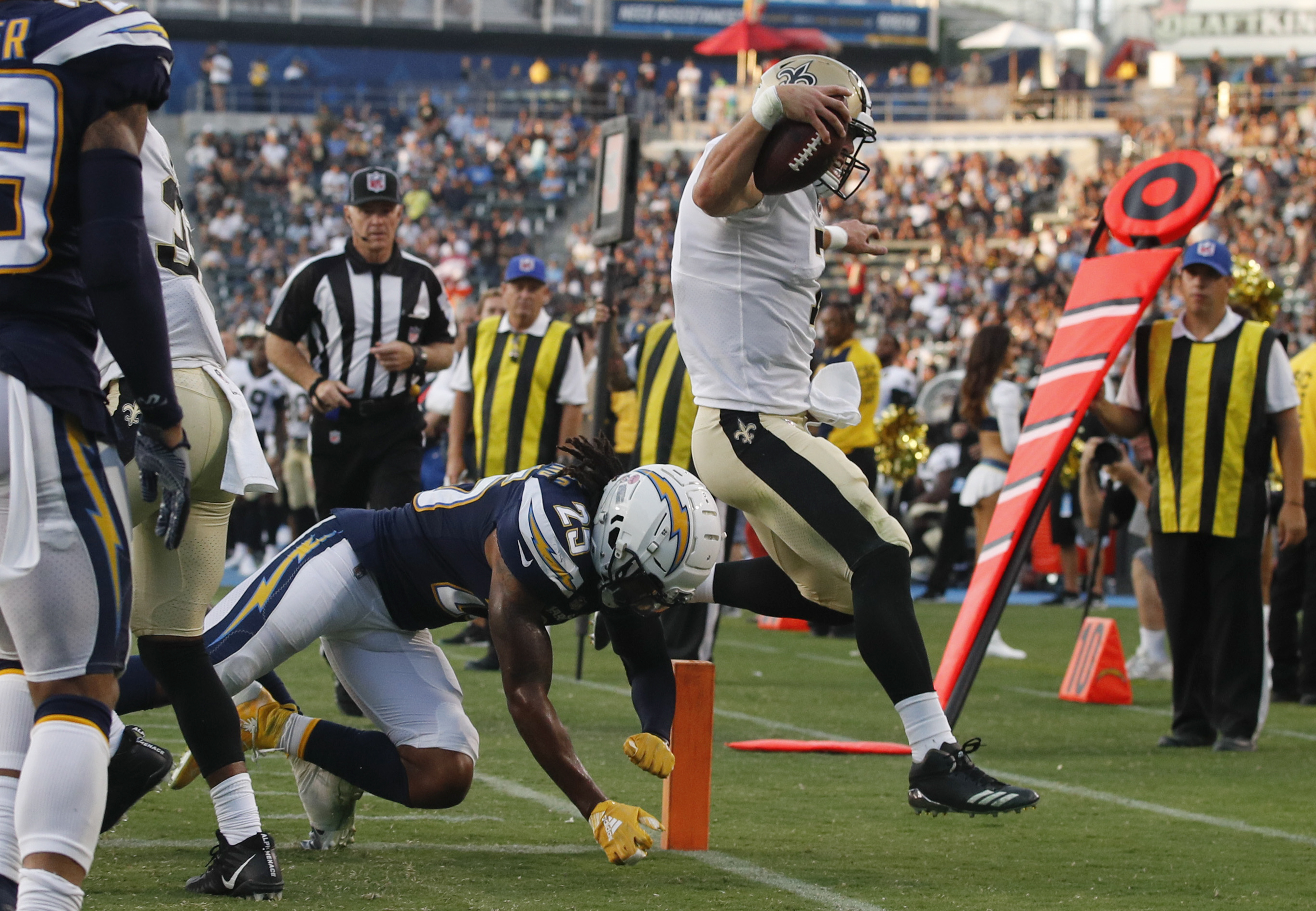 Saints cap productive week with 36-7 win over Chargers