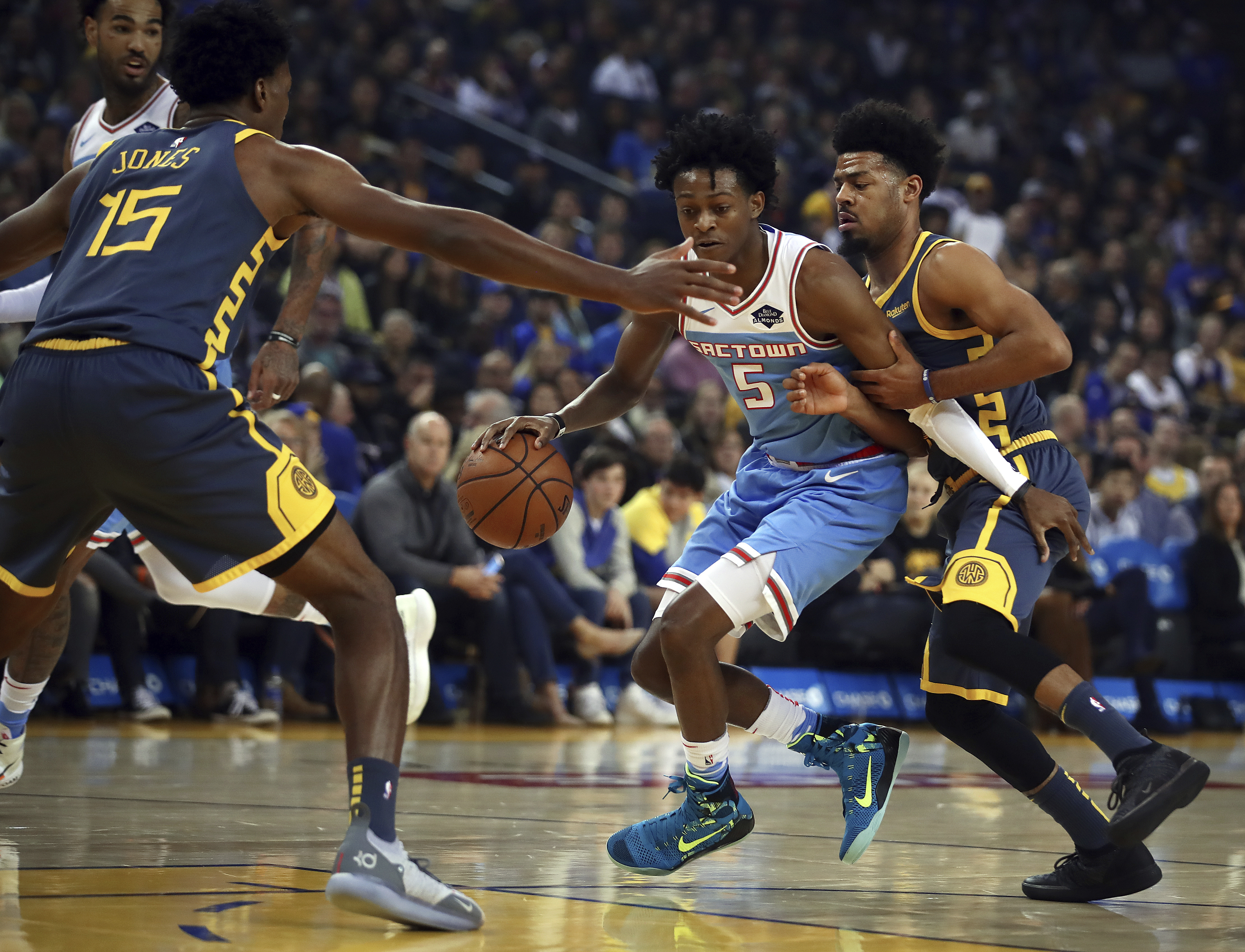 Durant's 44, Thompson's follow shot help Warriors edge Kings