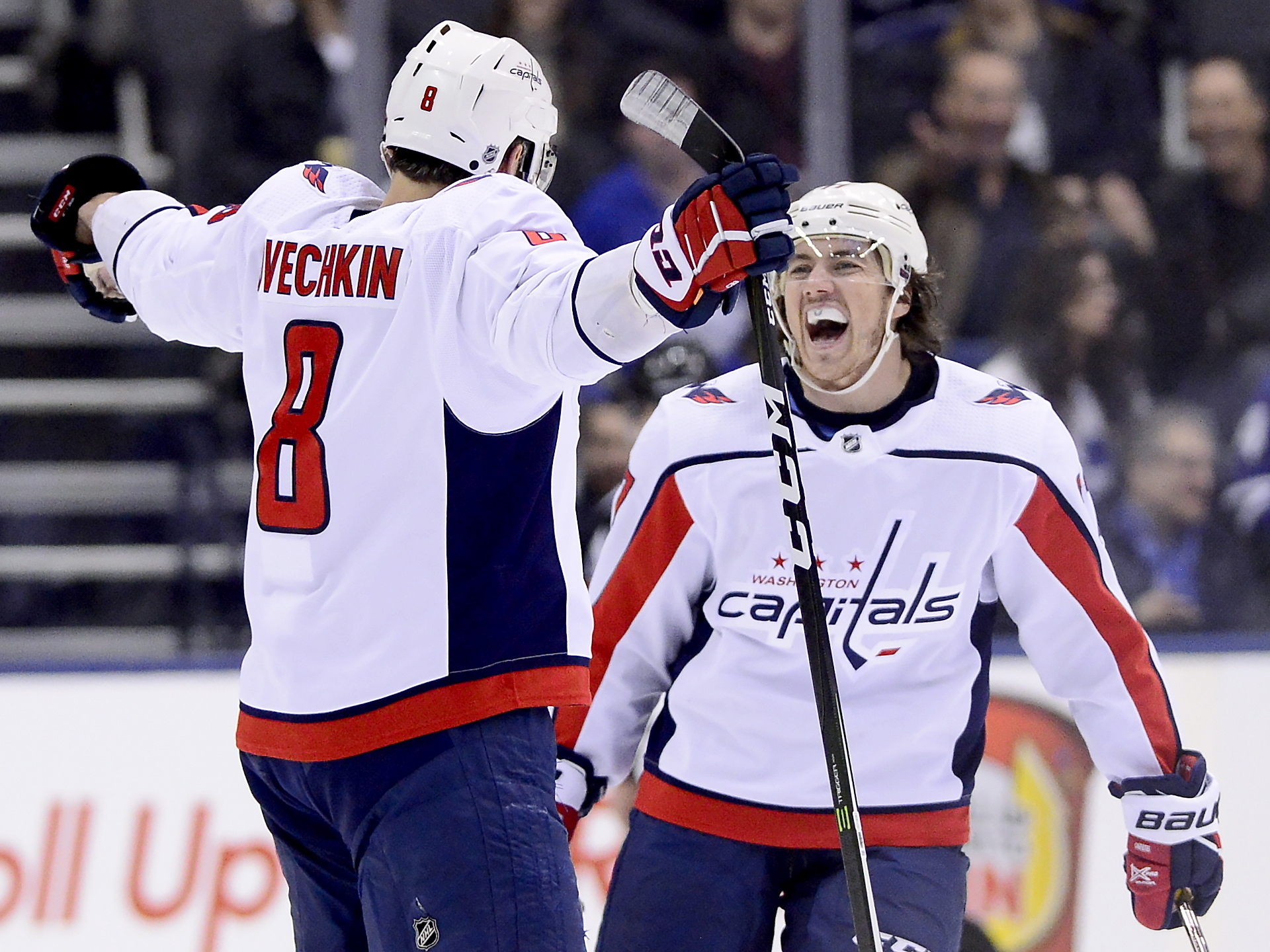 Ovechkin, Holtby lead Capitals past Maple Leafs 3-2