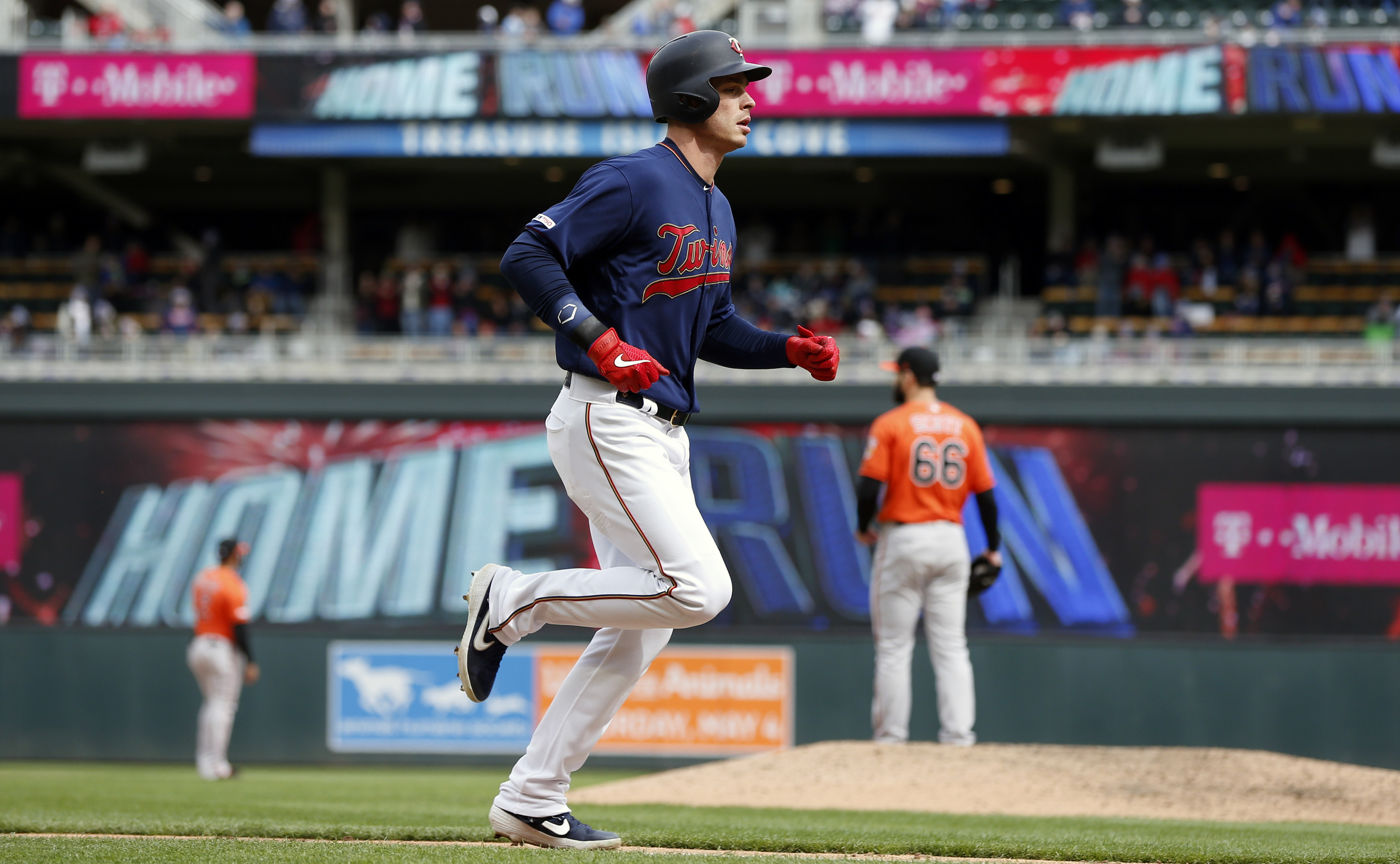 Twins hit 5 more homers off Orioles in 9-2 win