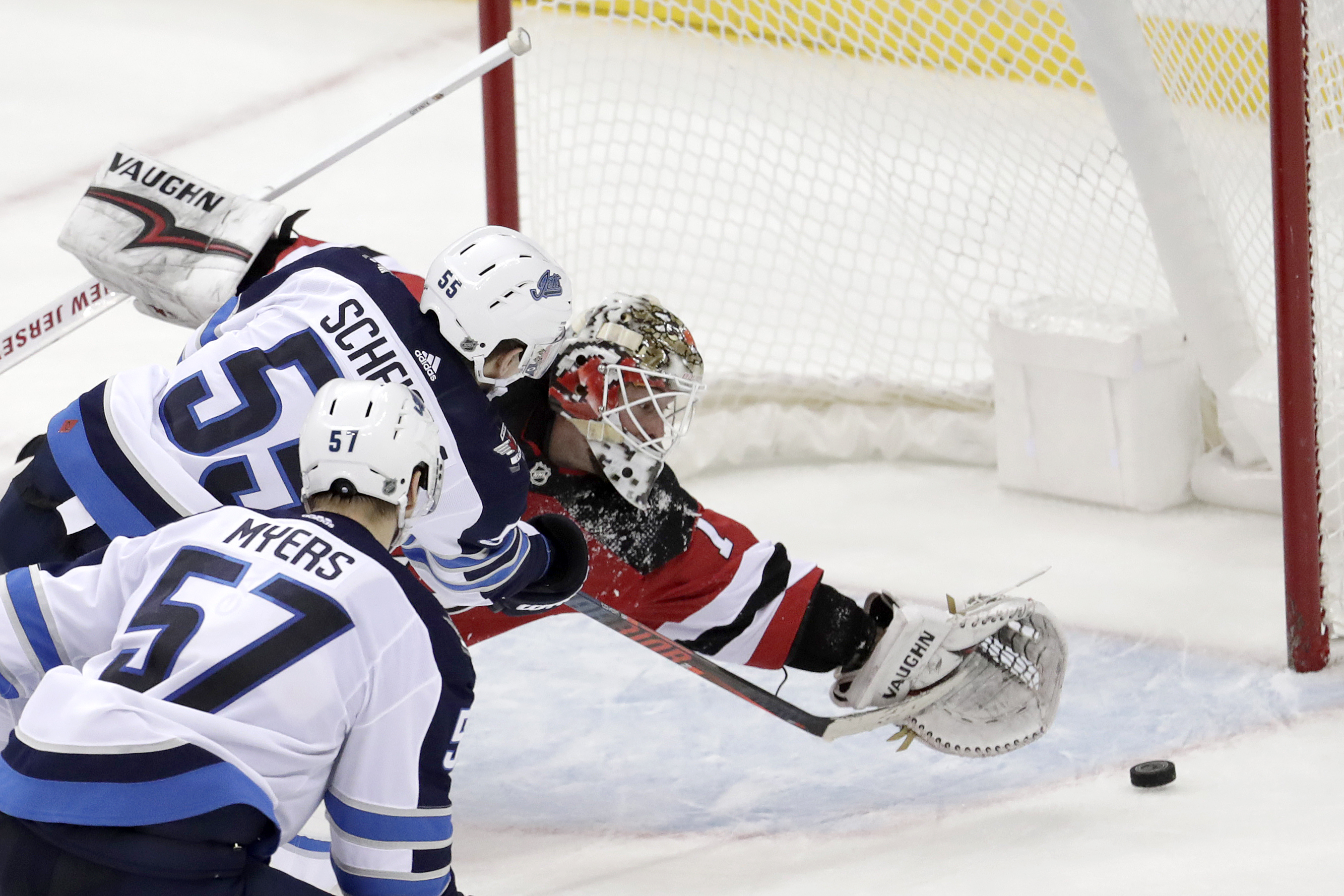 Scheifele scores 2, including OT winner, as Jets beat Devils