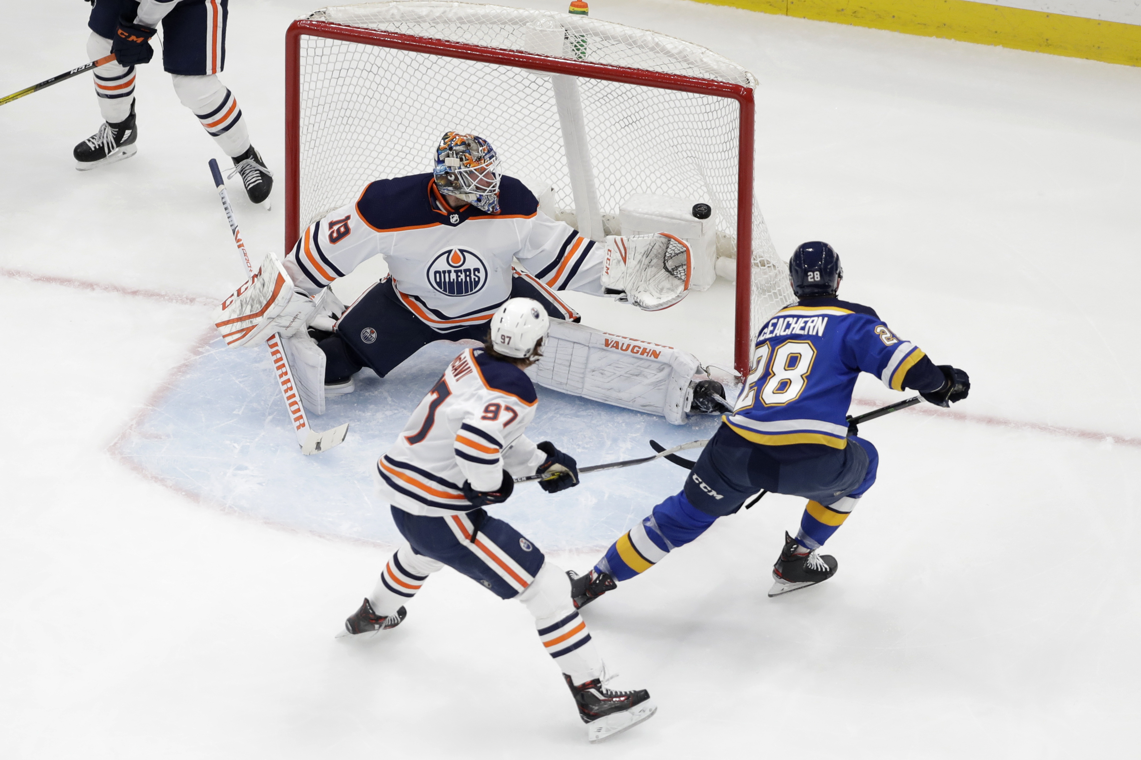 Allen makes 35 saves, Blues beat Oilers 2-1