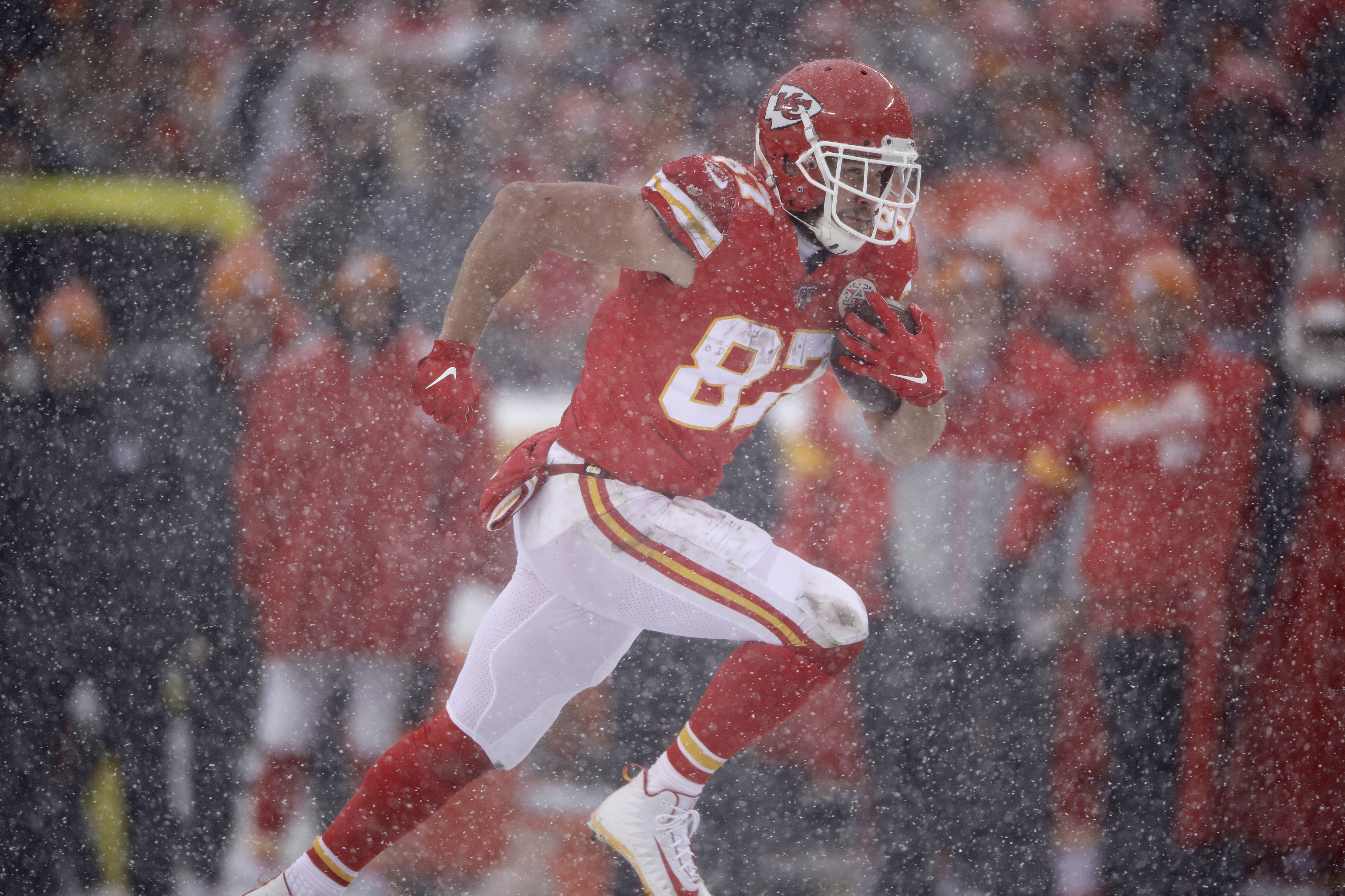 Chiefs' Kelce continues to set records for NFL tight ends