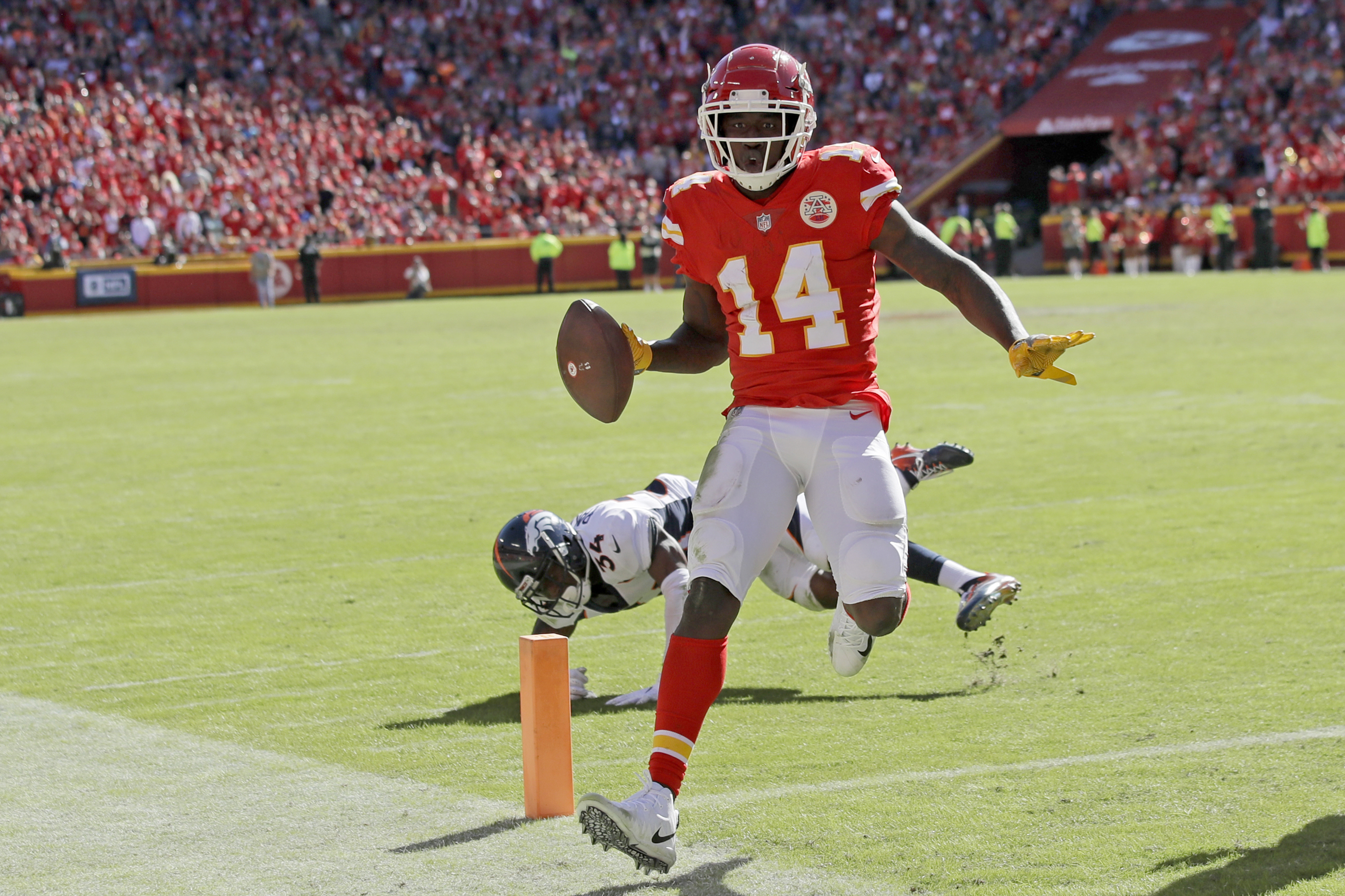 Chiefs' Sammy Watkins thriving with team-first attitude