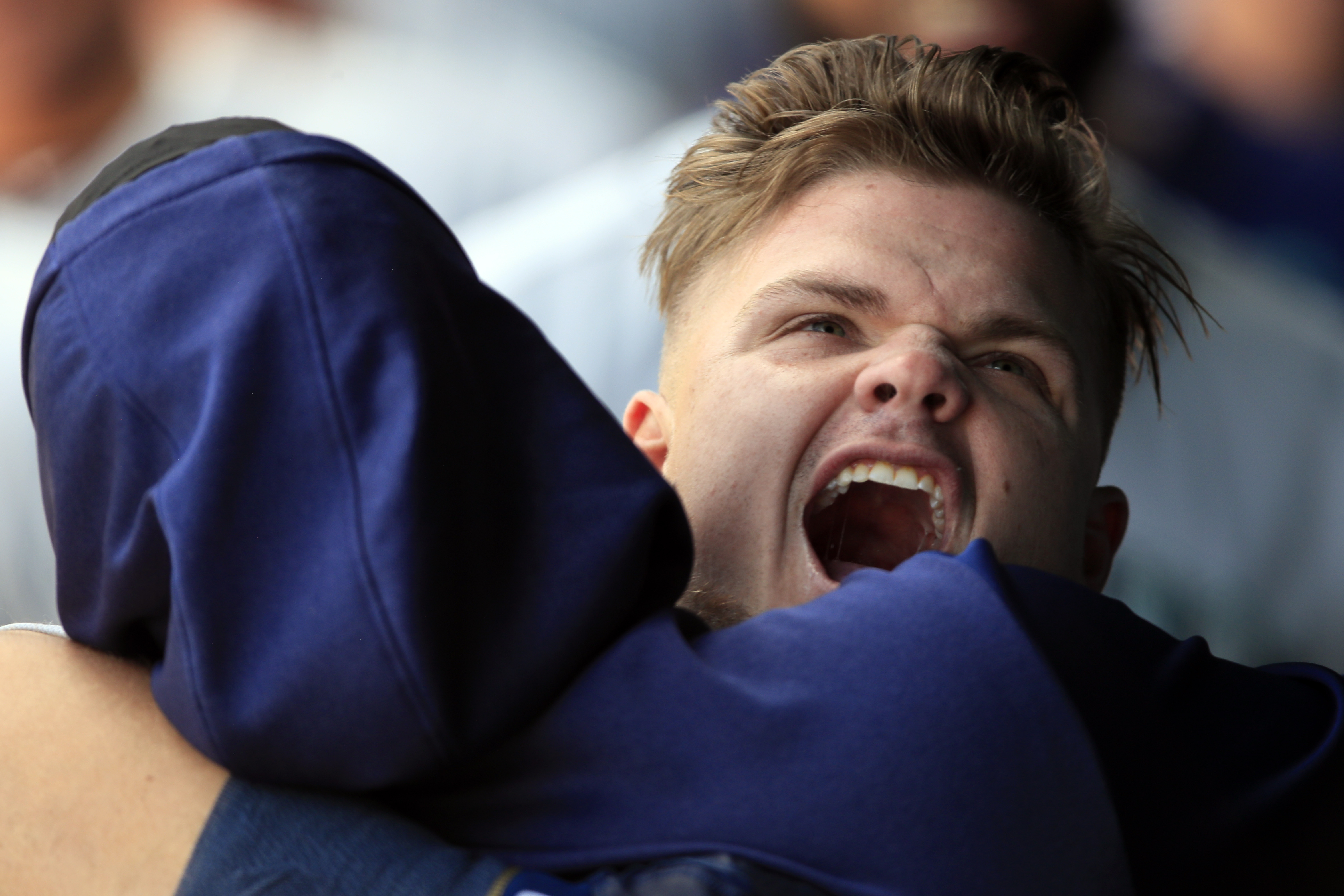 Mariners homer in 15th straight game, down Royals 7-6