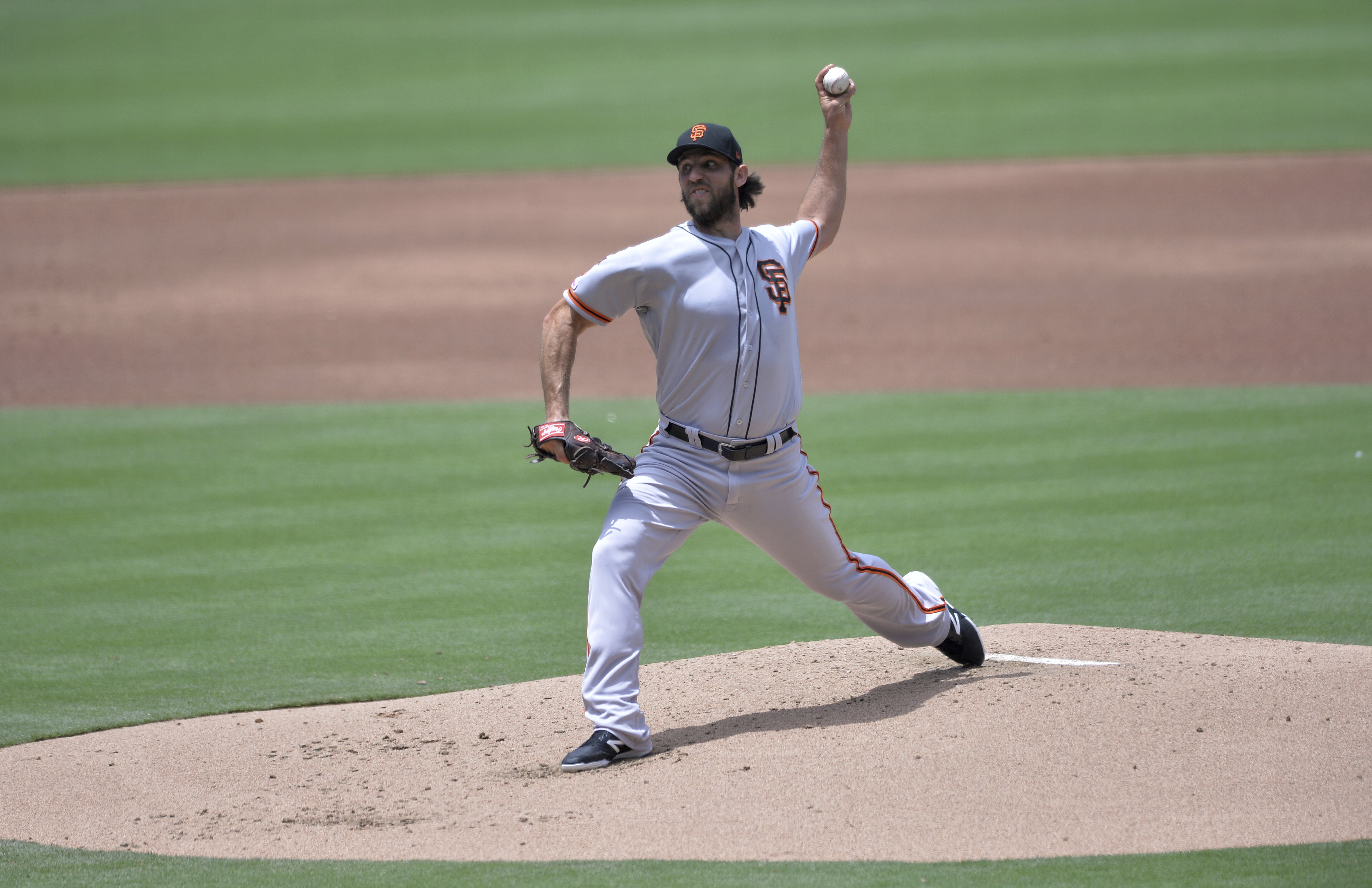 Bumgarner, Yastrzemski lead Giants over Padres 7-6