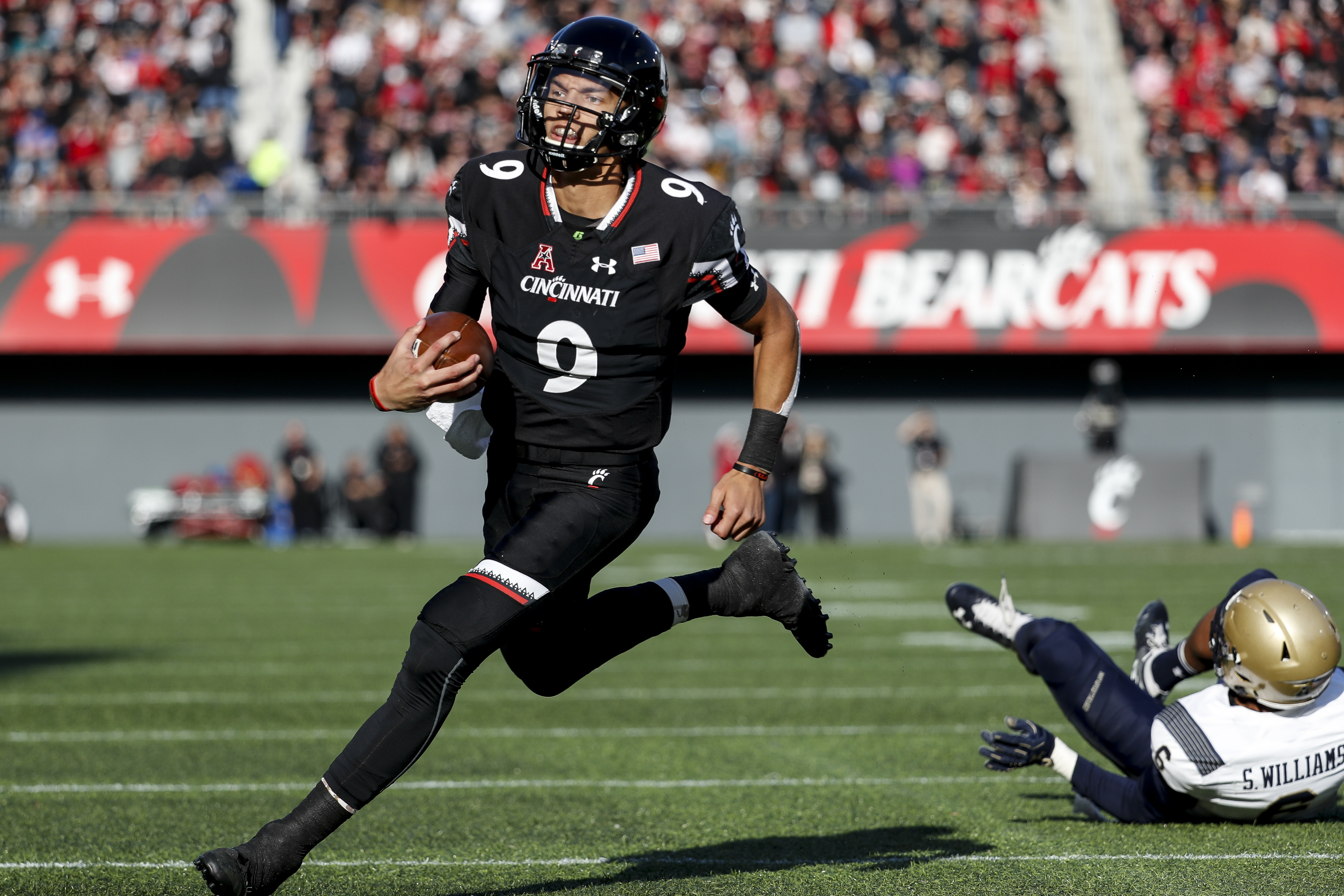 Cincinnati’s run defense throttles Navy’s option in 42-0 win