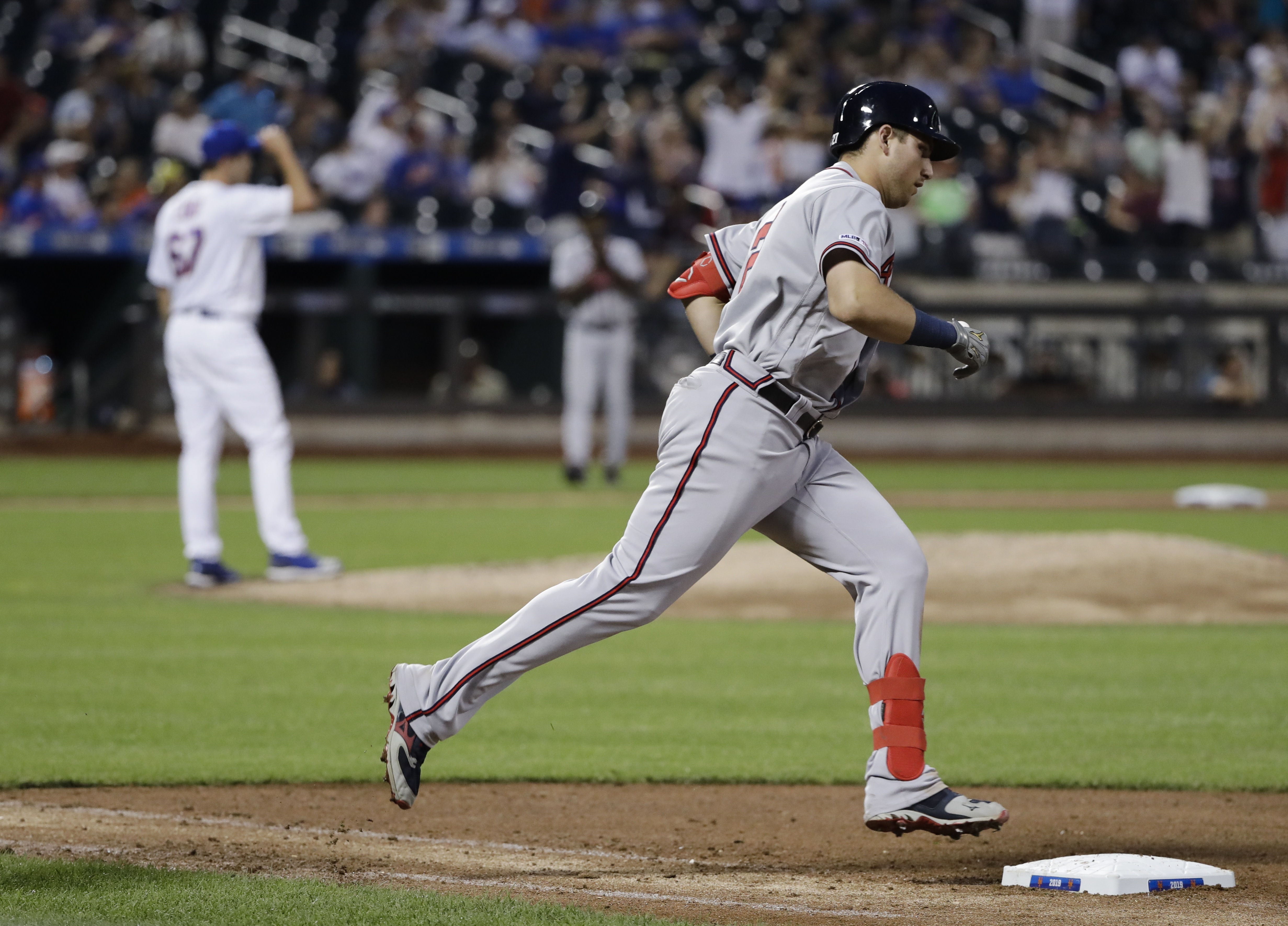 Riley caps rally as Braves spoil Mets' big day with 5-4 win