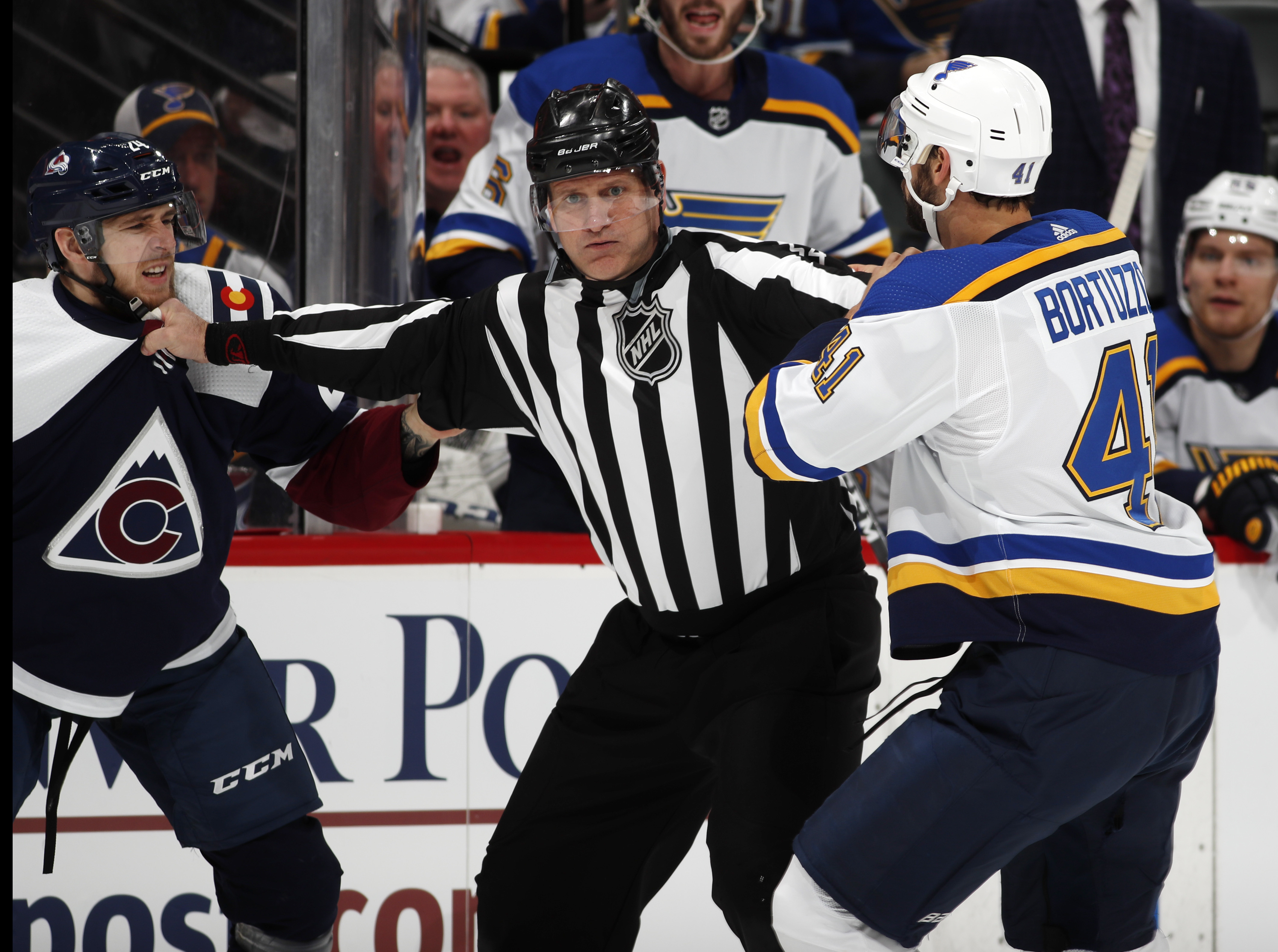 Allen makes 32 saves, Blues top Avs 3-0 for 9th straight win