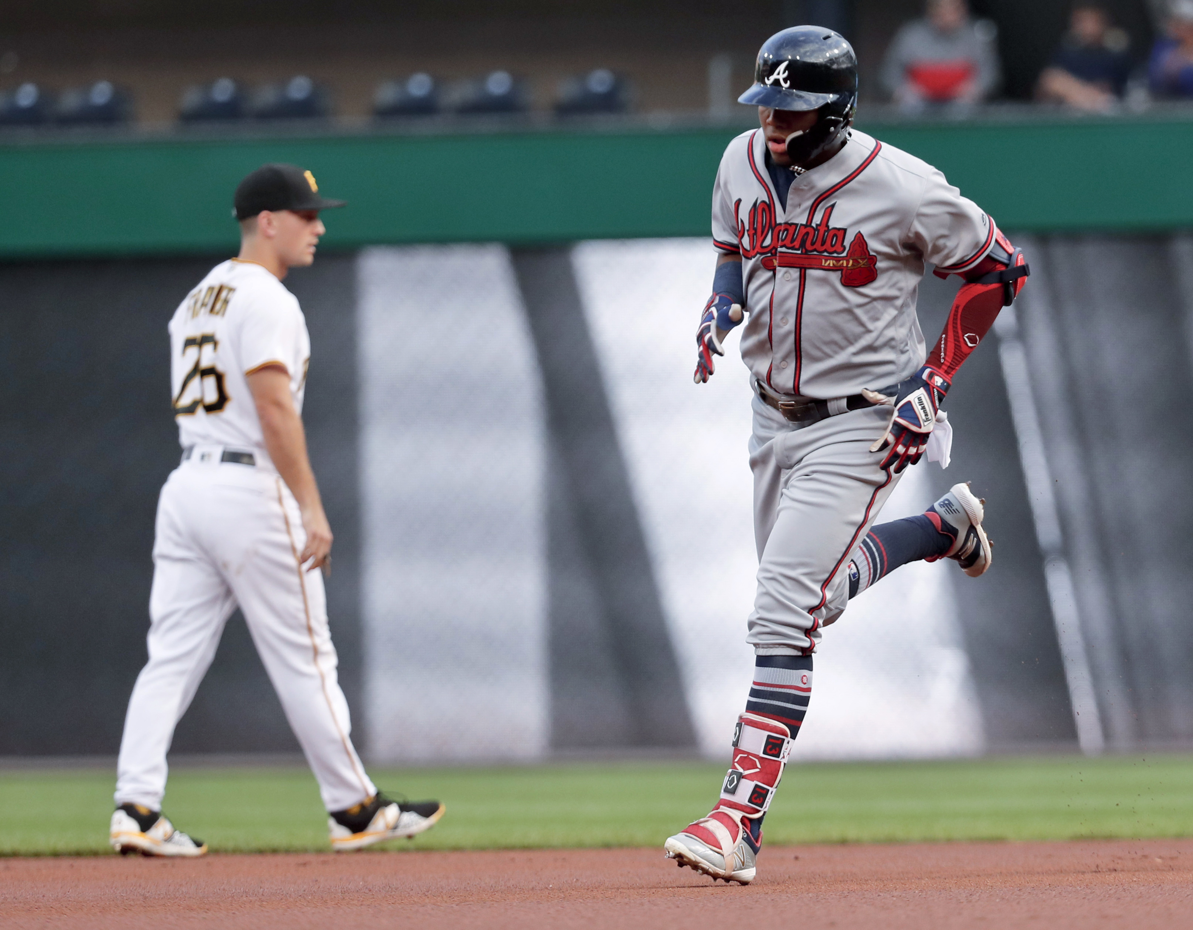 Acuna hits leadoff HR, Braves edge Bucs 2-1 for 3-game sweep