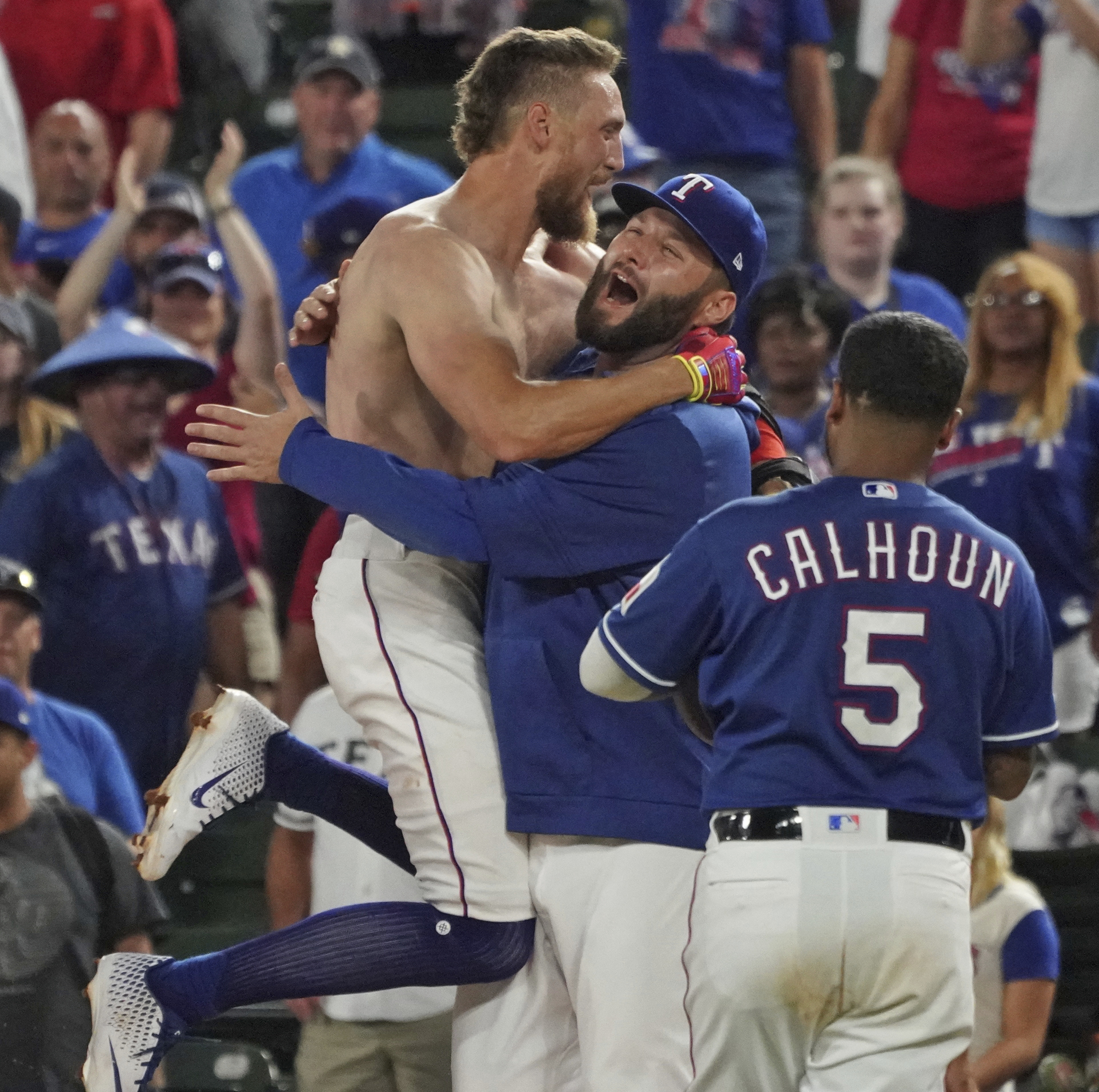 Pence 3 RBIs for Texas, another last-AB win against Angels