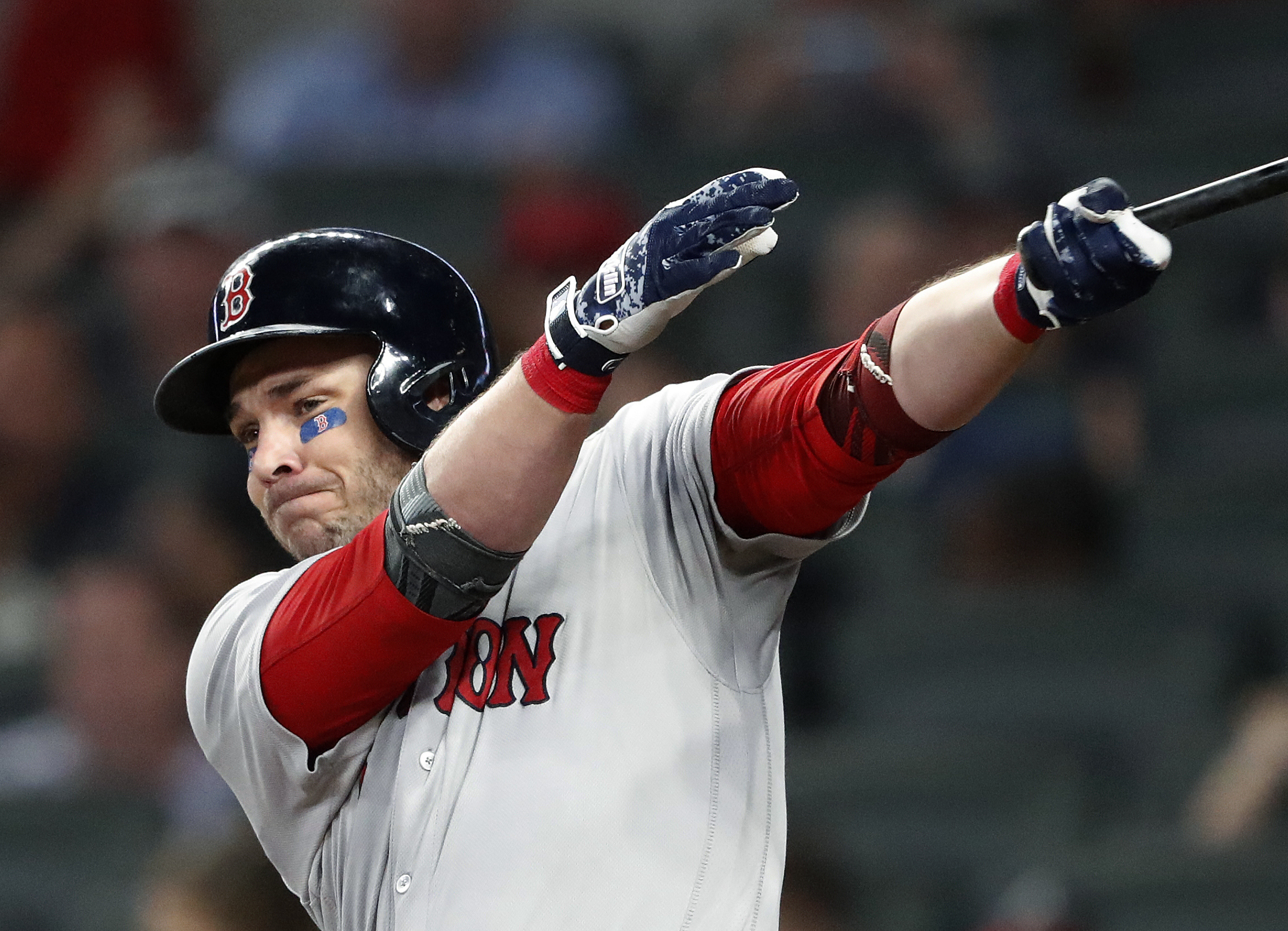 Phillips' 2-out, 2-run HR in 9th lifts Bosox over Braves