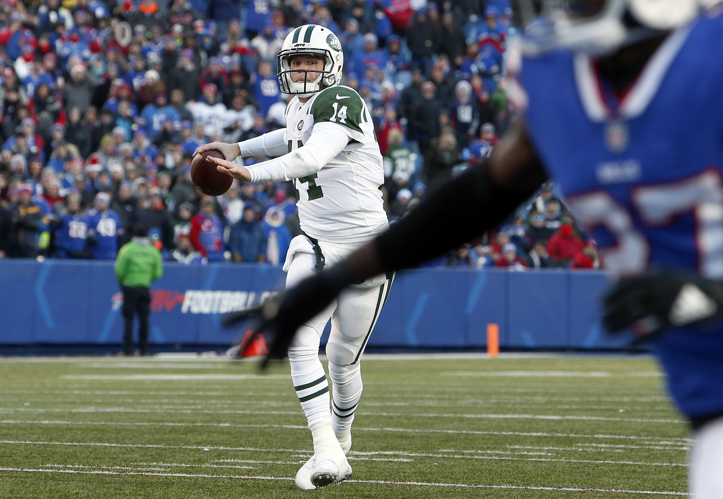 Darnold leads Jets to 27-23 win over Allen, Bills