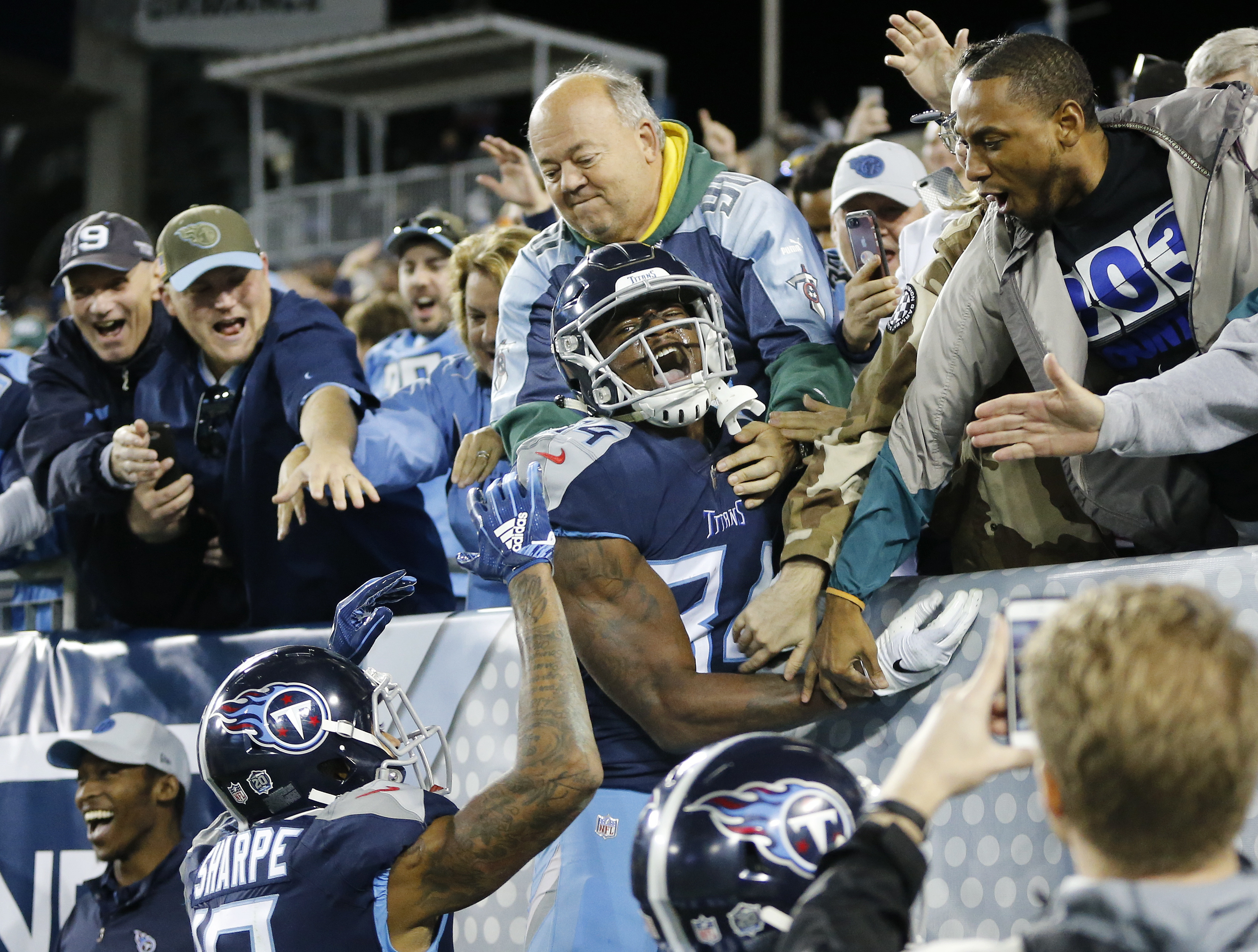 Titans shake off ugly start, rally to edge Jets 26-22