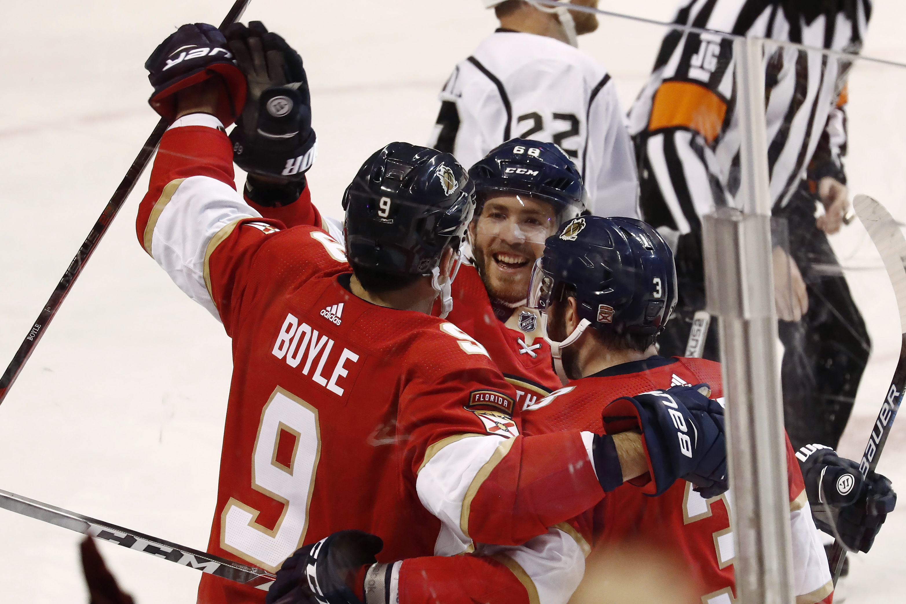 Boyle scores winner, Panthers hold off Kings 4-3