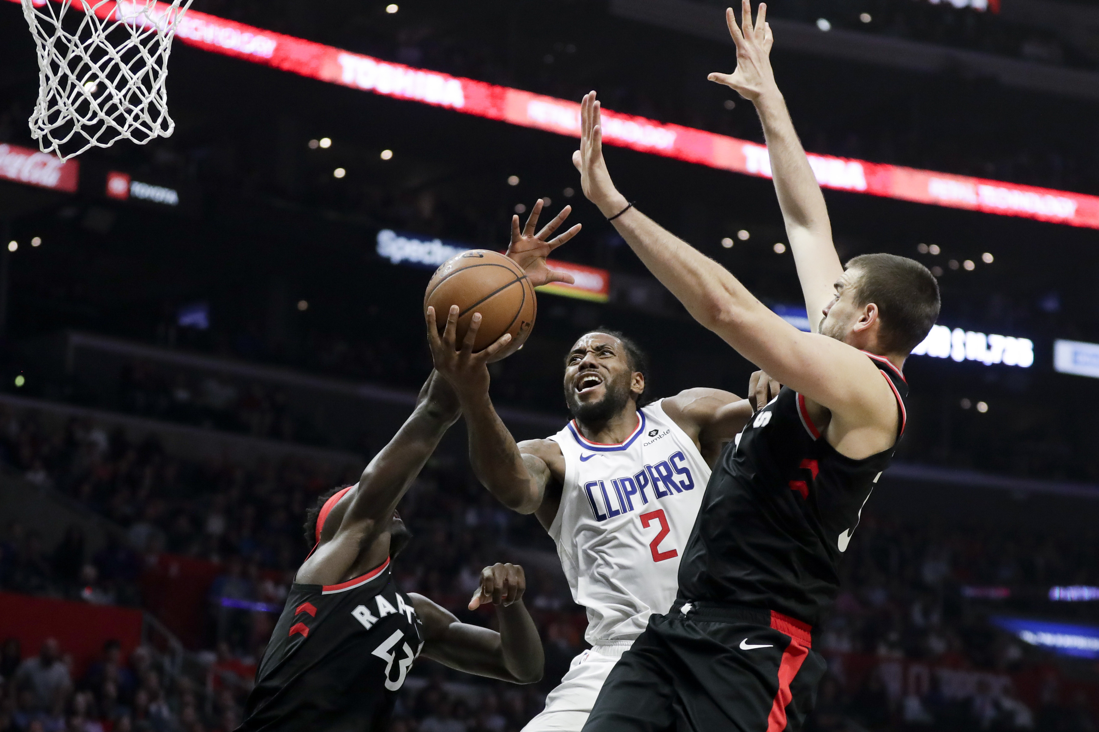 Leonard out for Clippers against Hawks with knee contusion