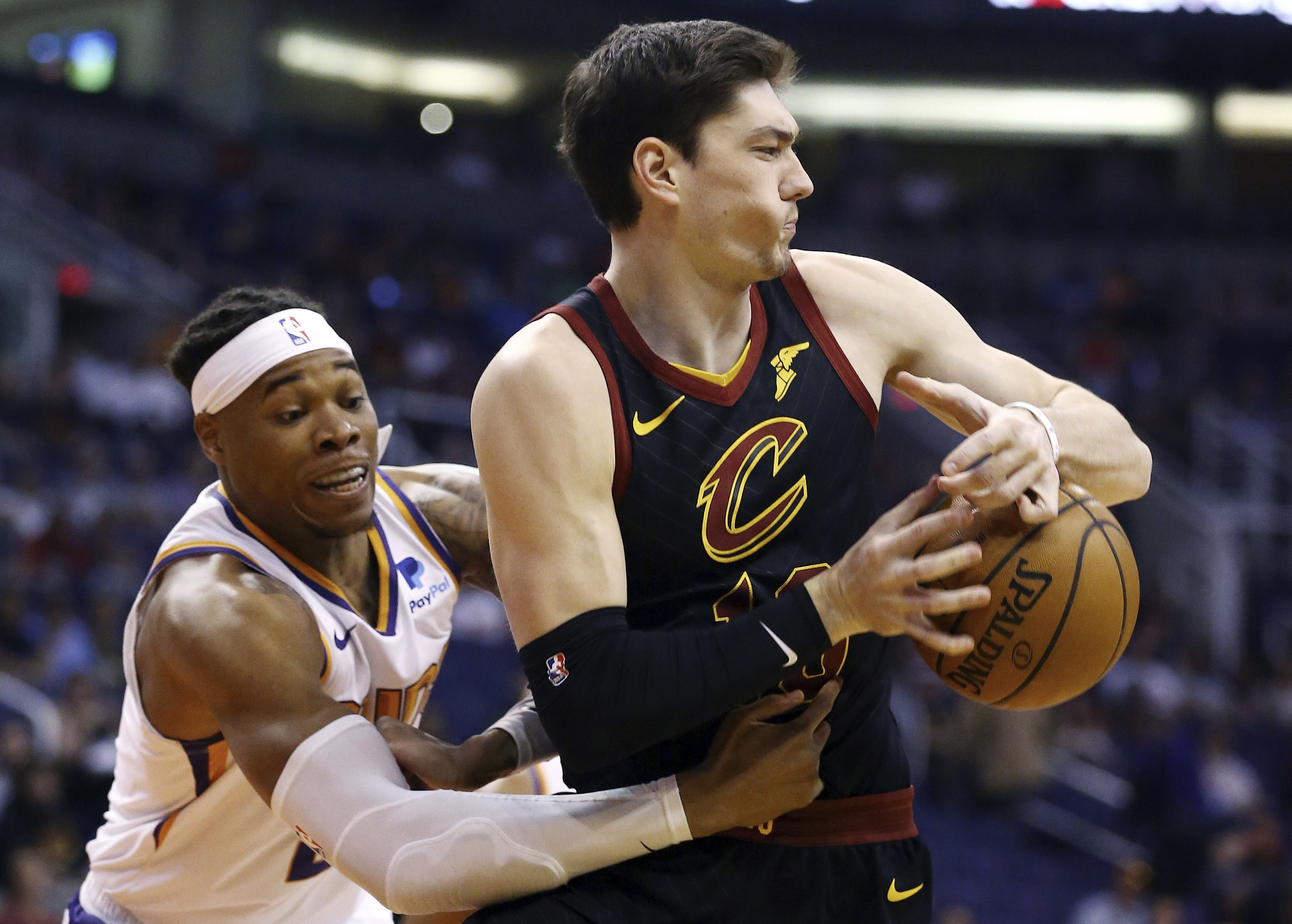 Booker held to 25, but Suns send Cavs to sixth straight loss