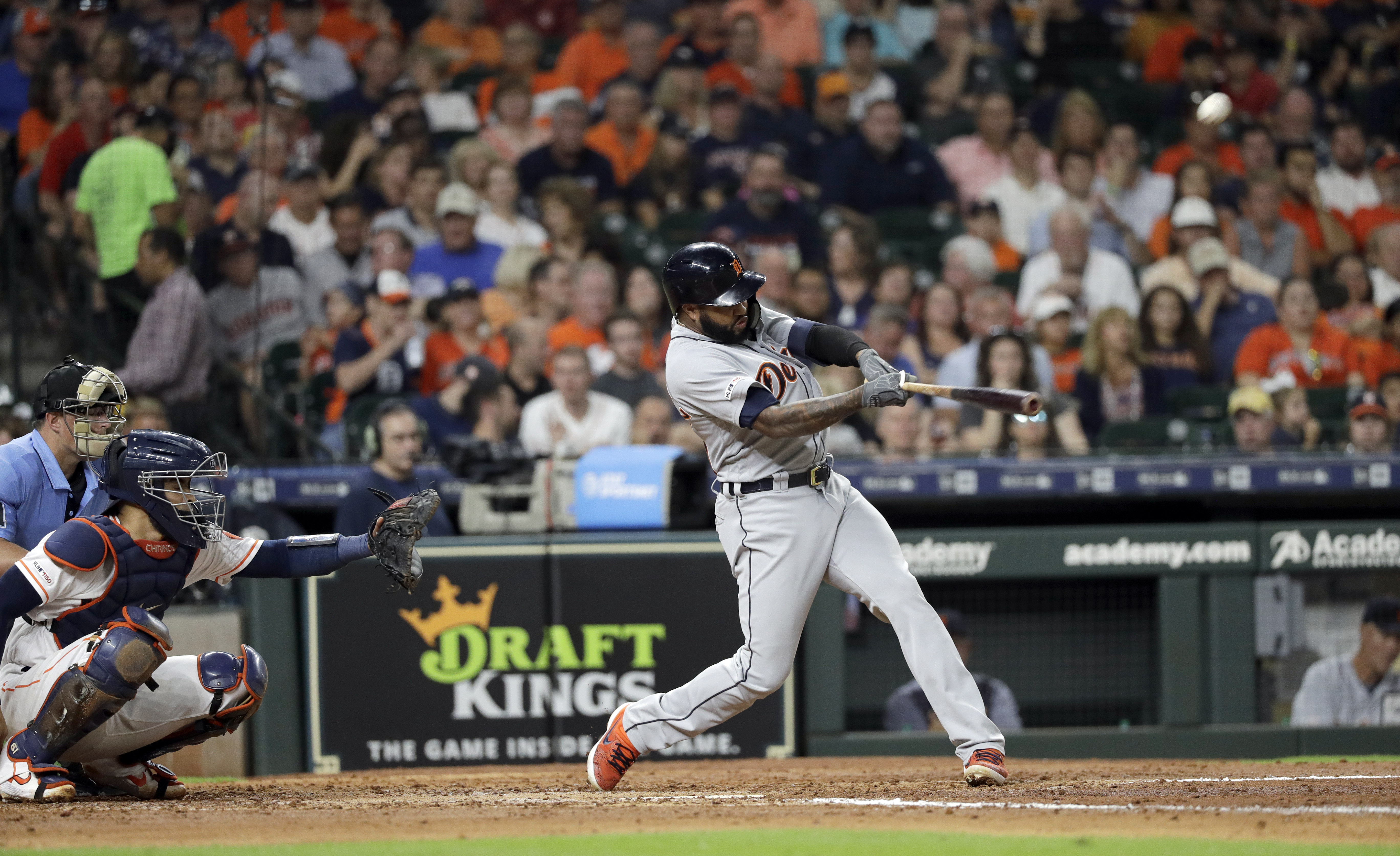 Verlander allows 2 HRs in 2-hitter, loses 2-1 to Tigers