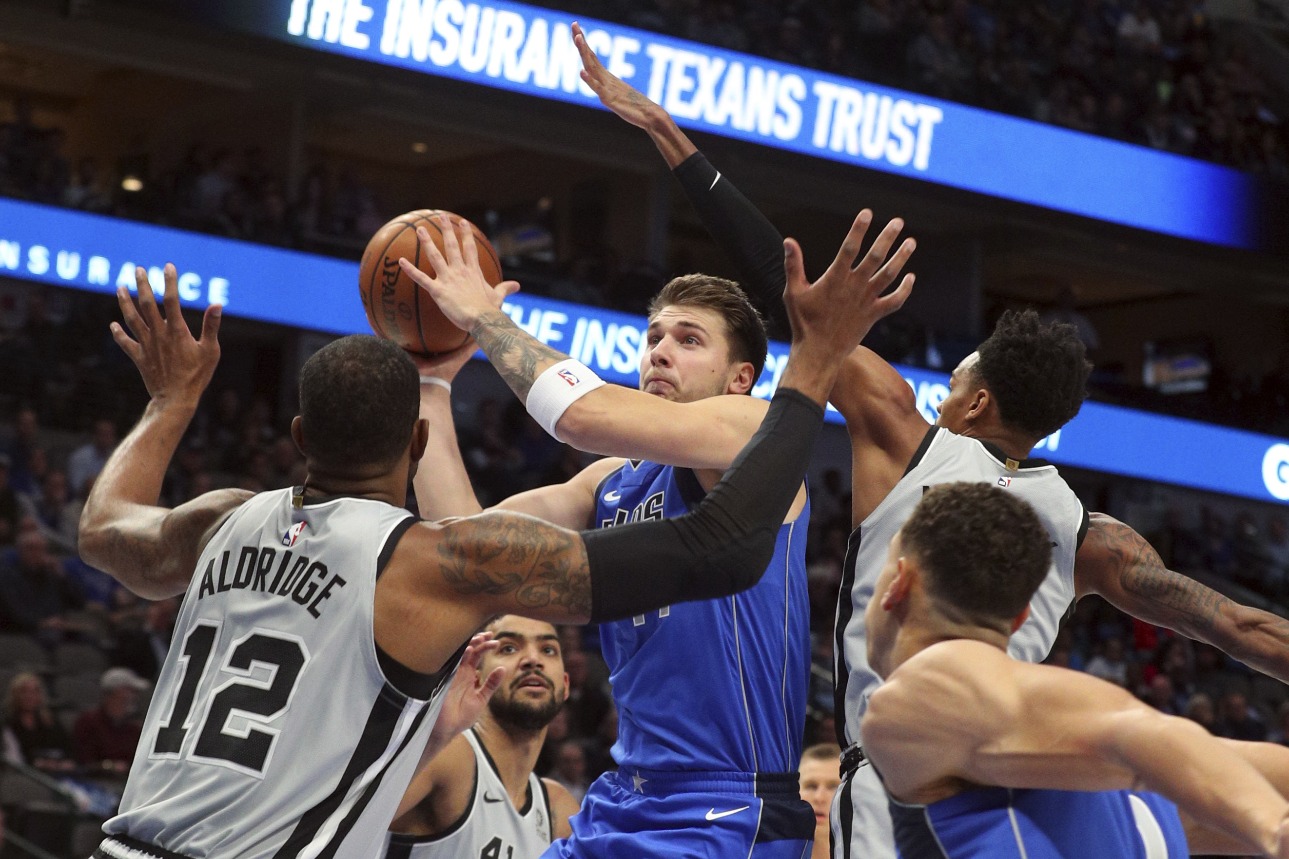 Doncic scores 42 in triple-double, Mavs top Spurs 117-110