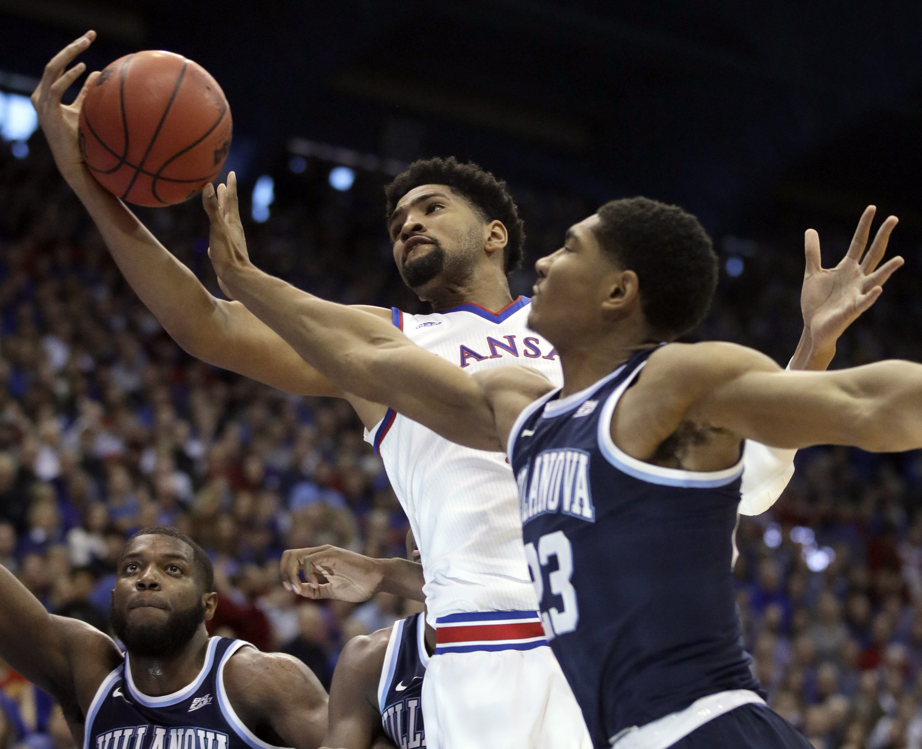 No. 1 KU tops No. 17 Villanova 74-71 in Final 4 rematch