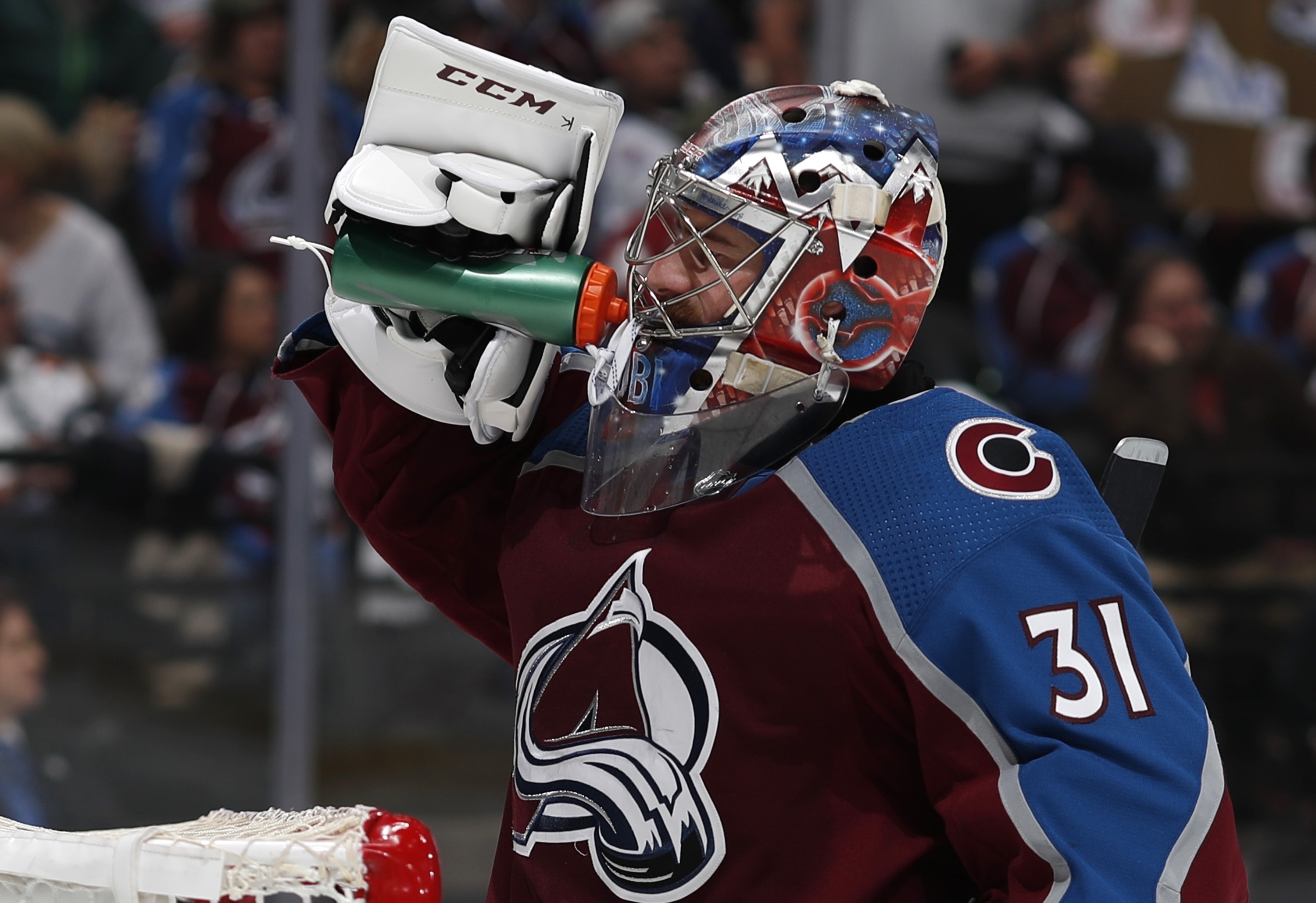 Avalanche blank Sharks, Bruins top Blue Jackets