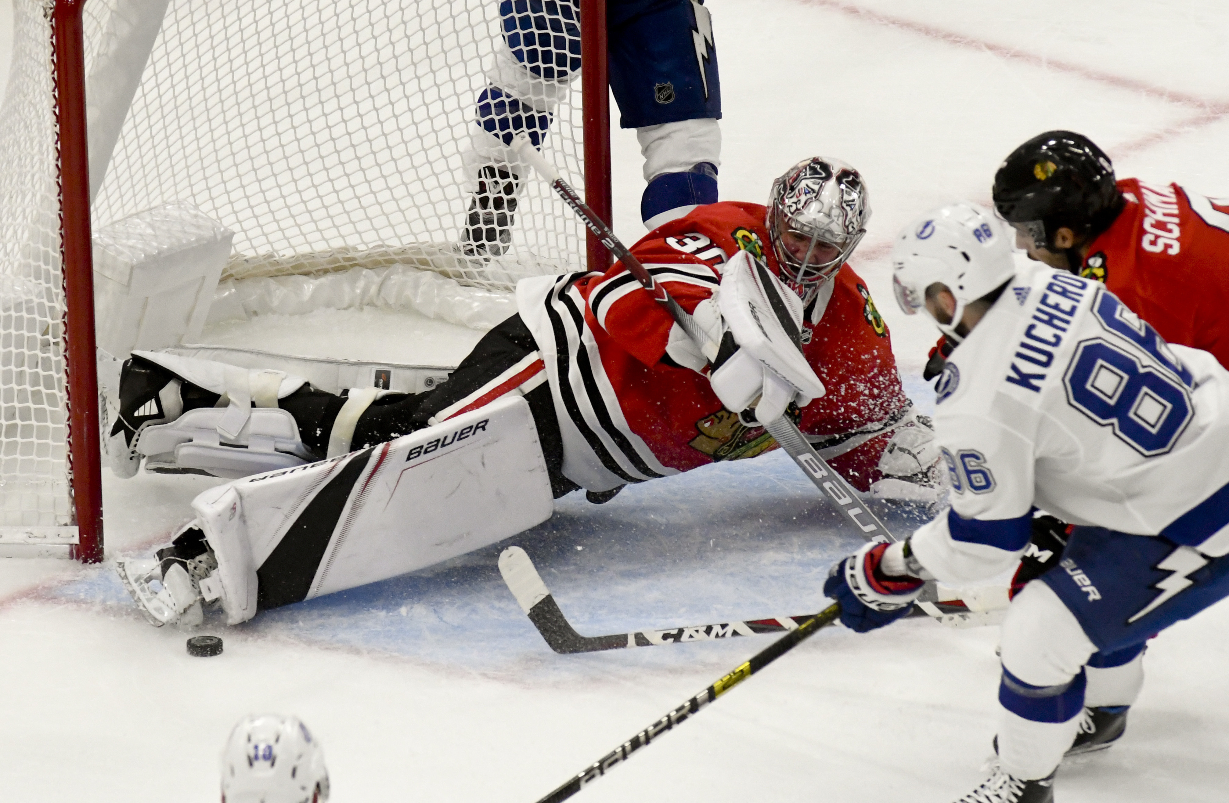 Lightning beat Blackhawks 5-1, take 33 shots in 2nd